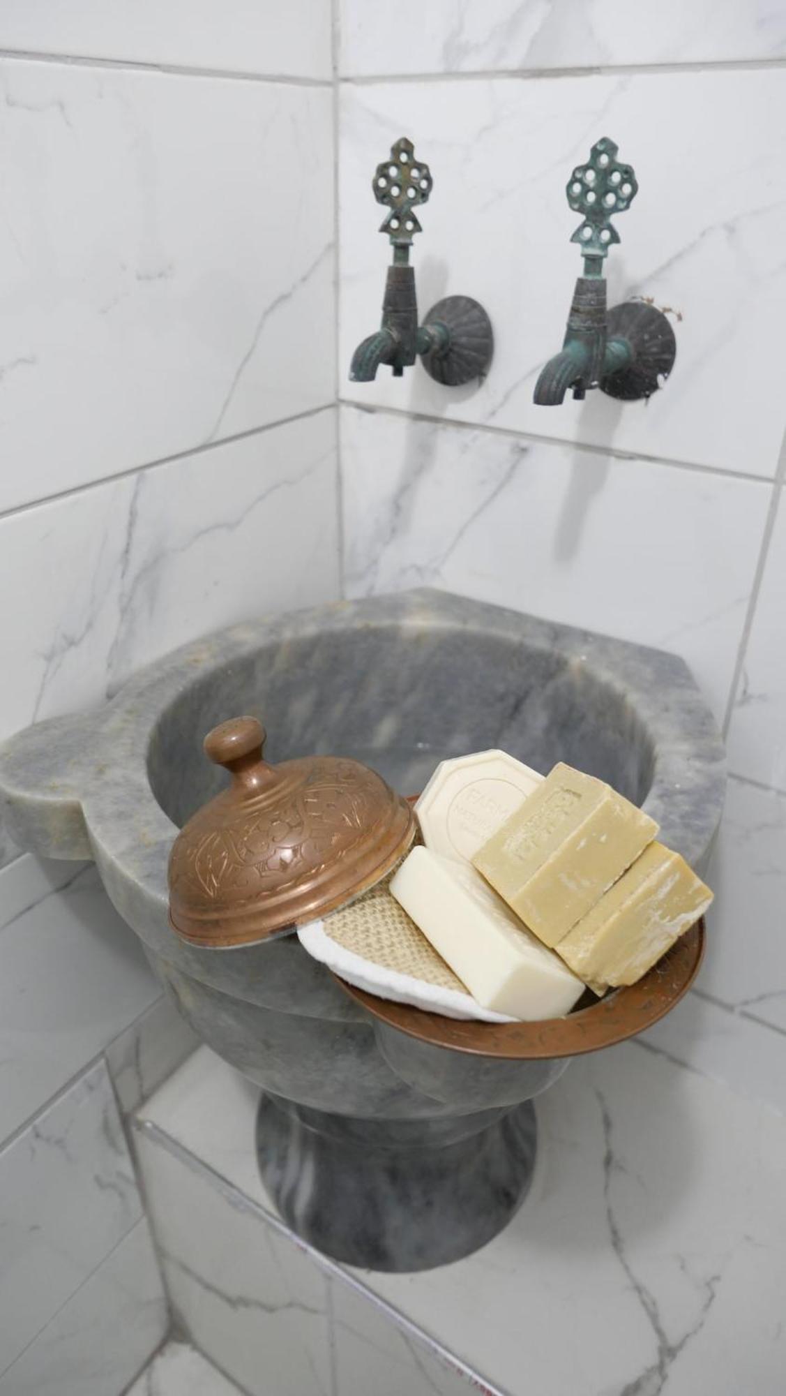 Villa Stylish Triplex With Turkish Bath, Terrace, Location