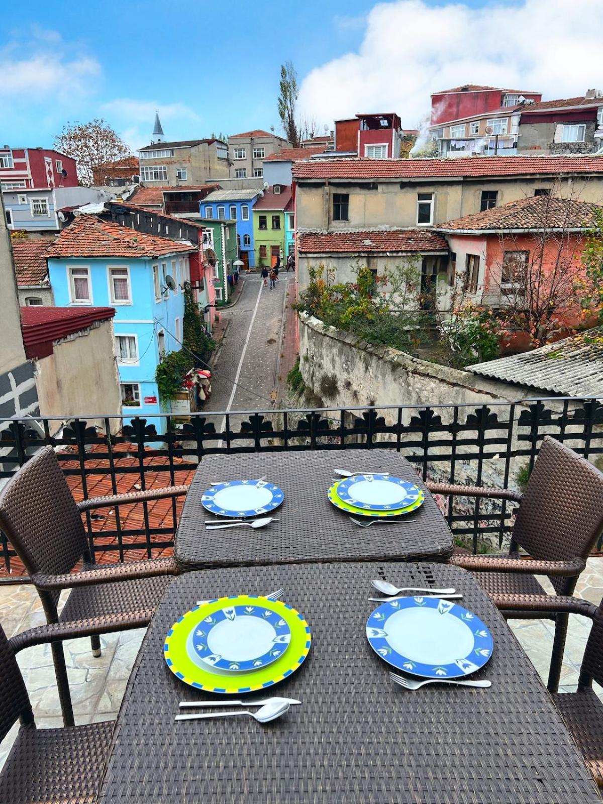 Villa Stylish Triplex With Turkish Bath, Terrace, Location *