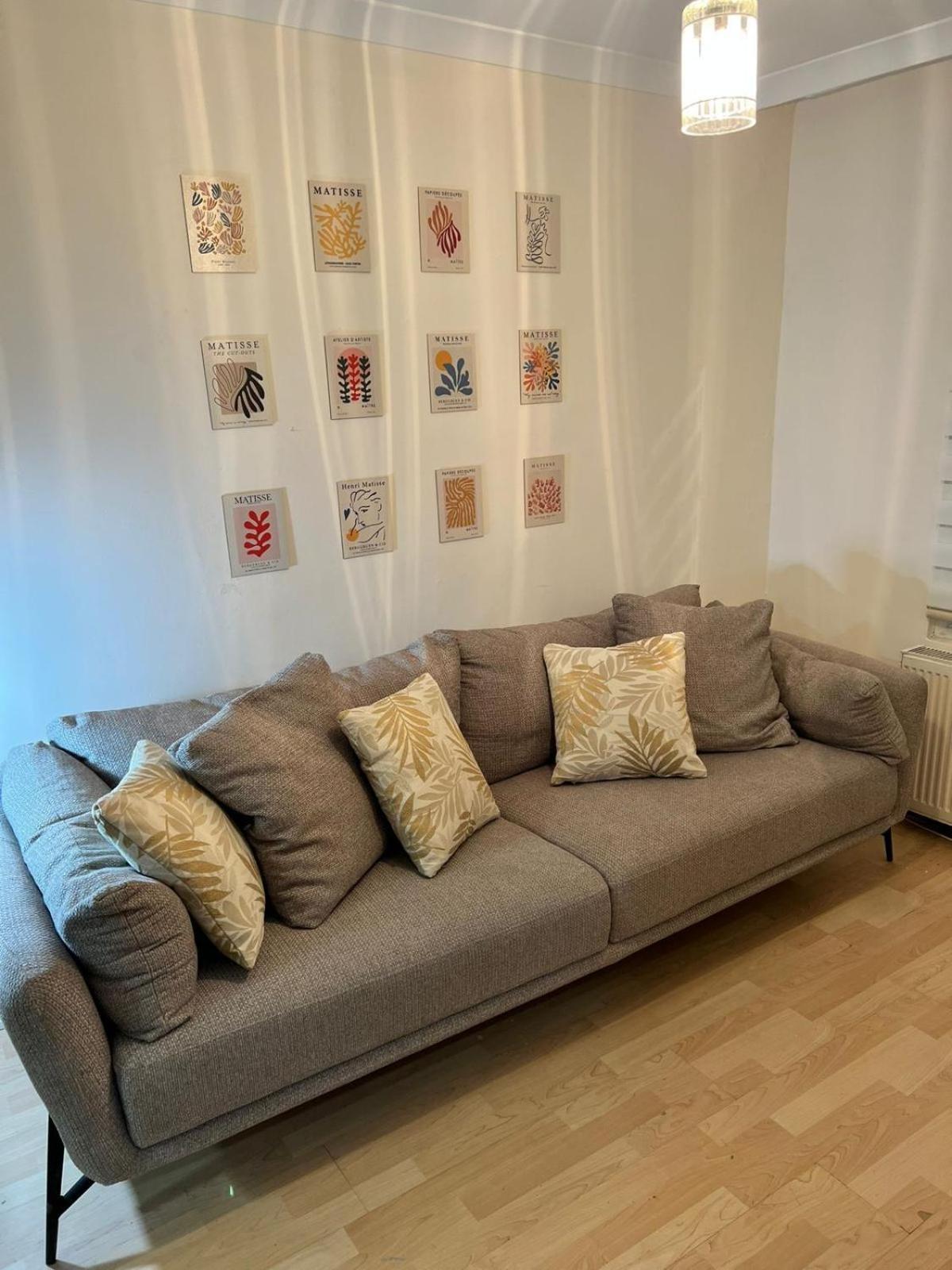 Stylish Triplex With Turkish Bath, Terrace, Location Villa *