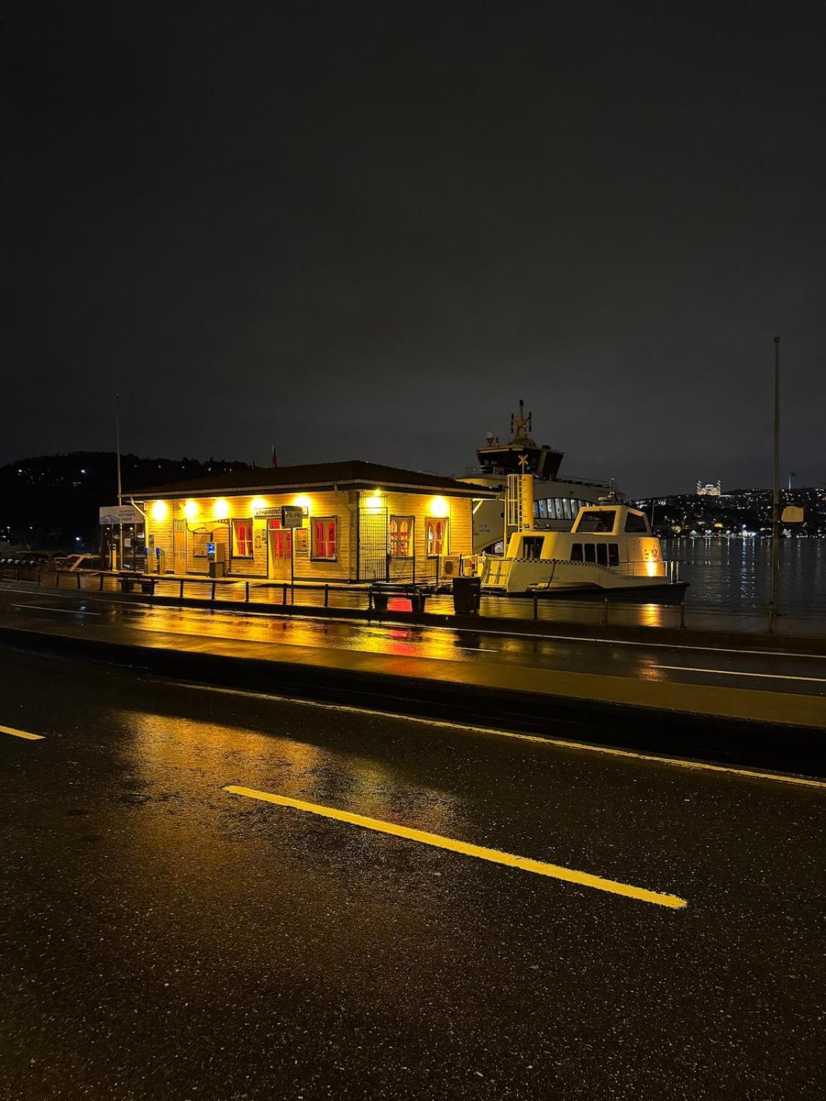 Holiday home Historic White Mansion Bosphorus & Church View *
