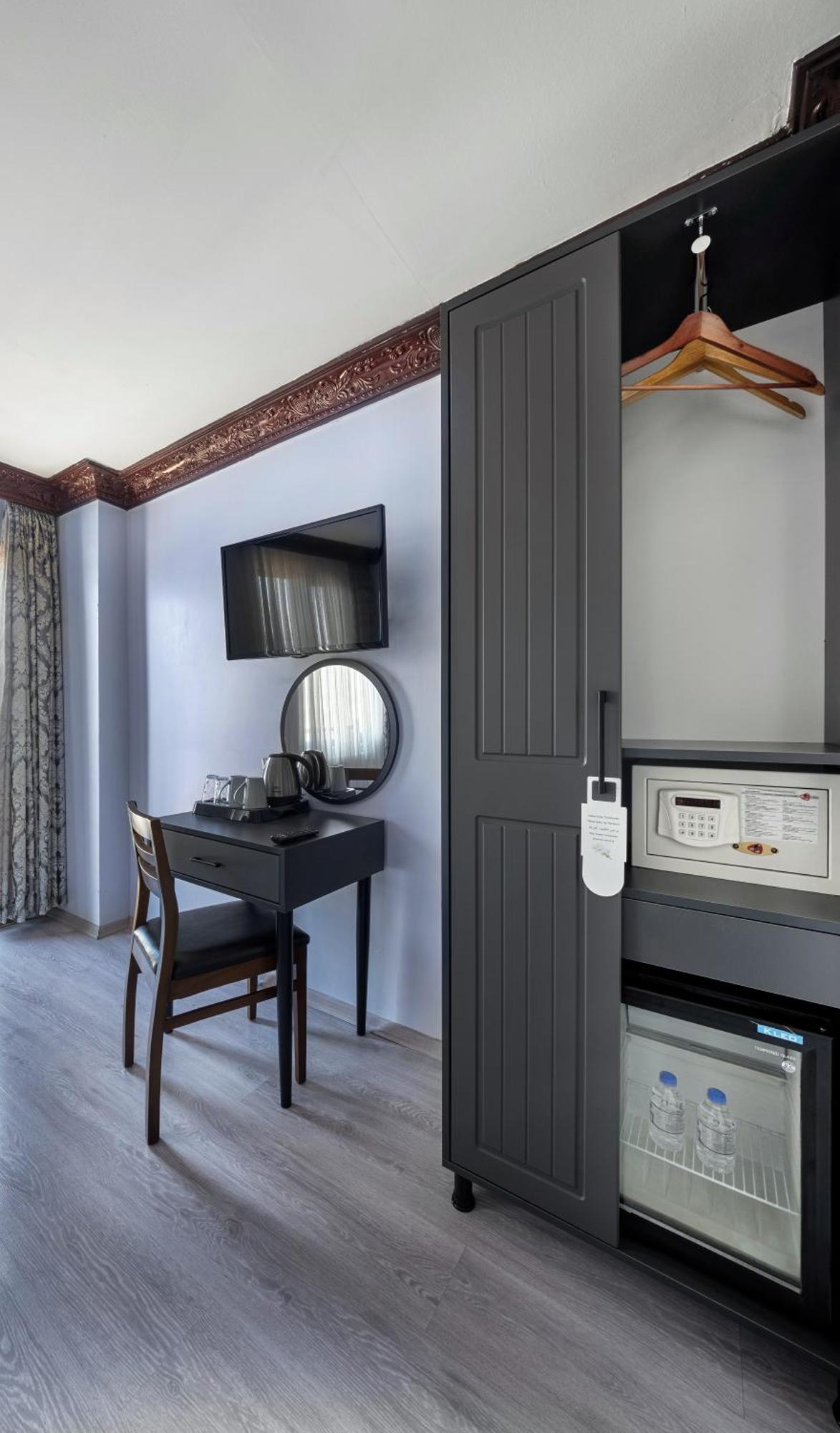 Hotel Mytra 3*