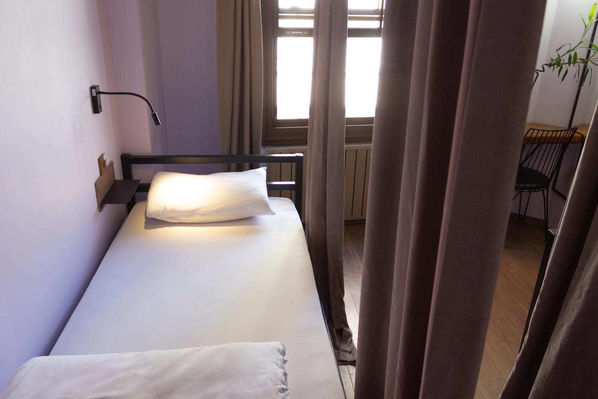 Le Banc Hostel *