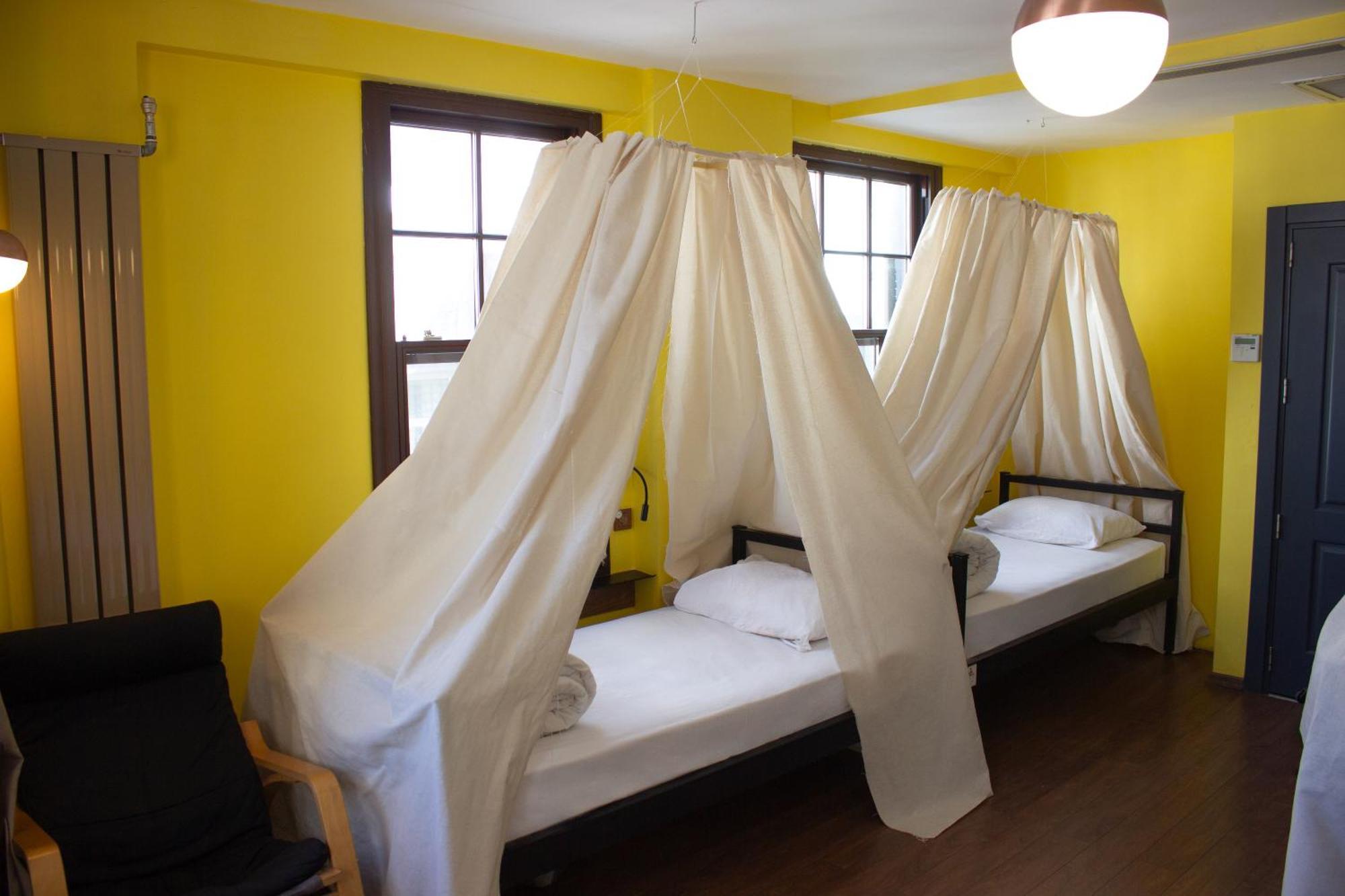 Le Banc Hostel *