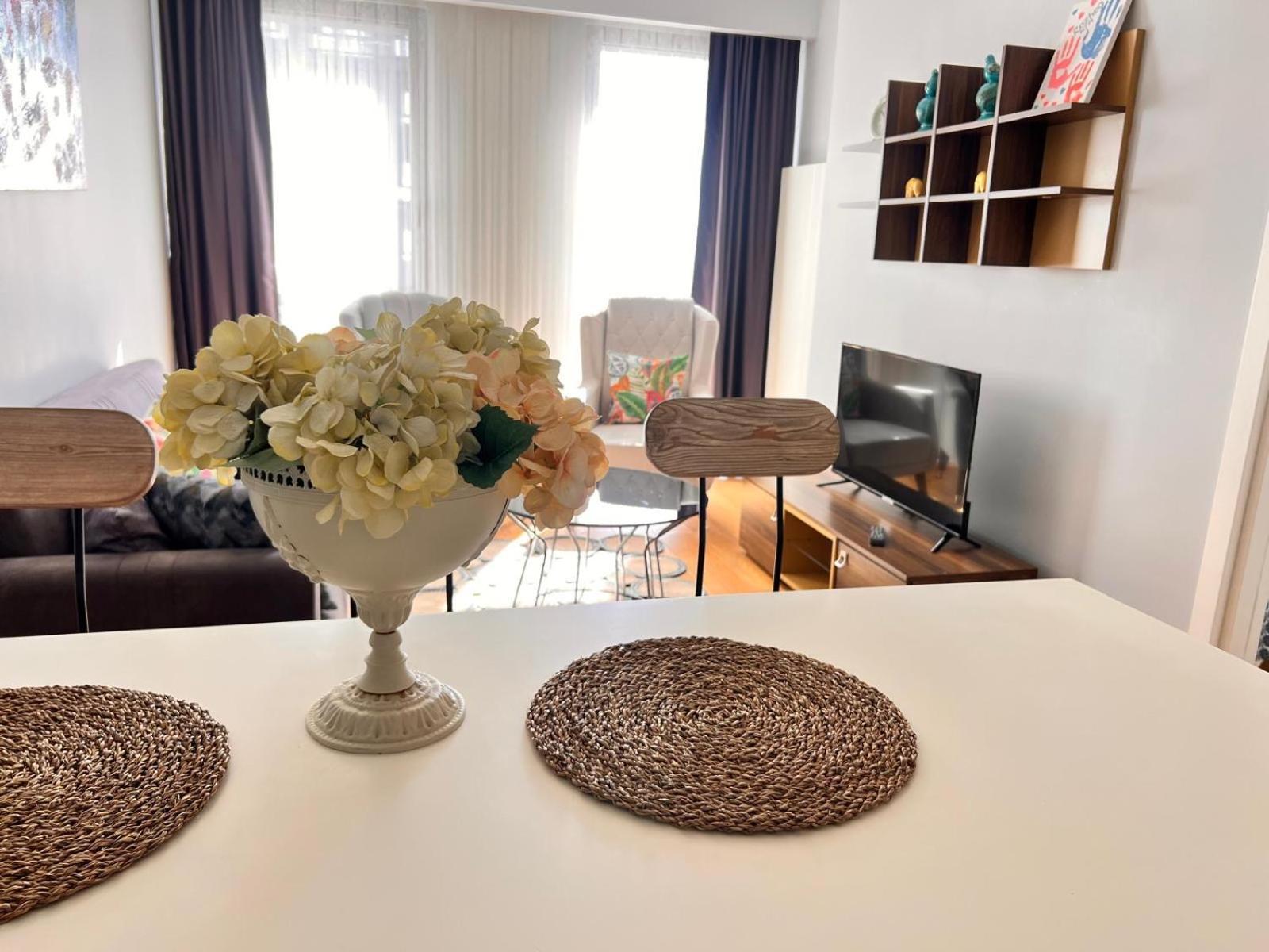 Daire Divan - Guenesli Near Atakoey Metro Station İstanbul