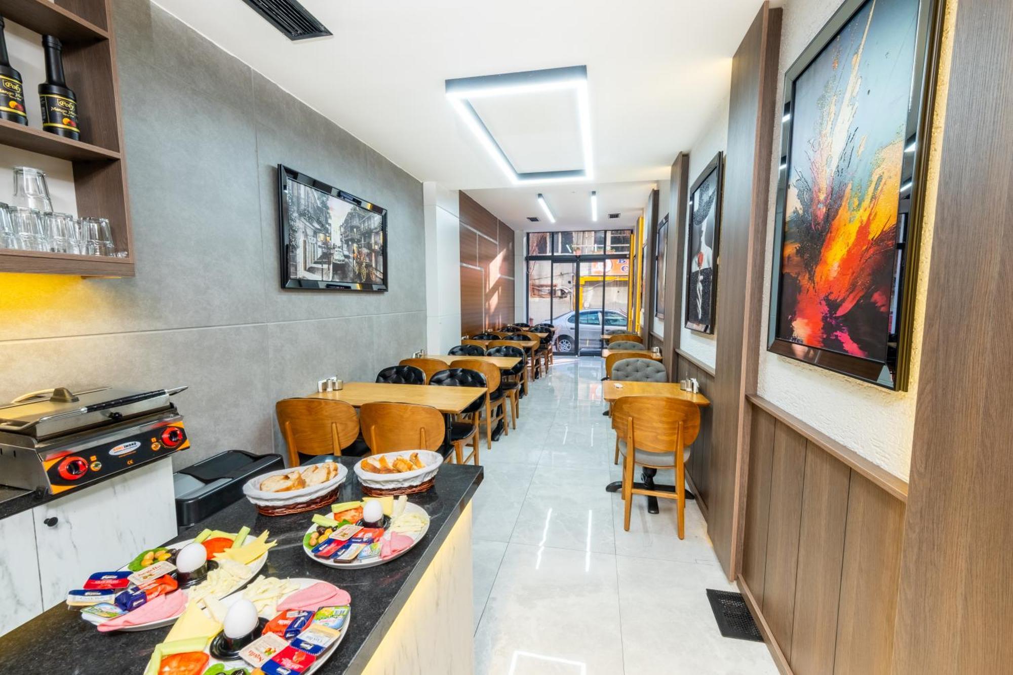 Luxury Life Hotel