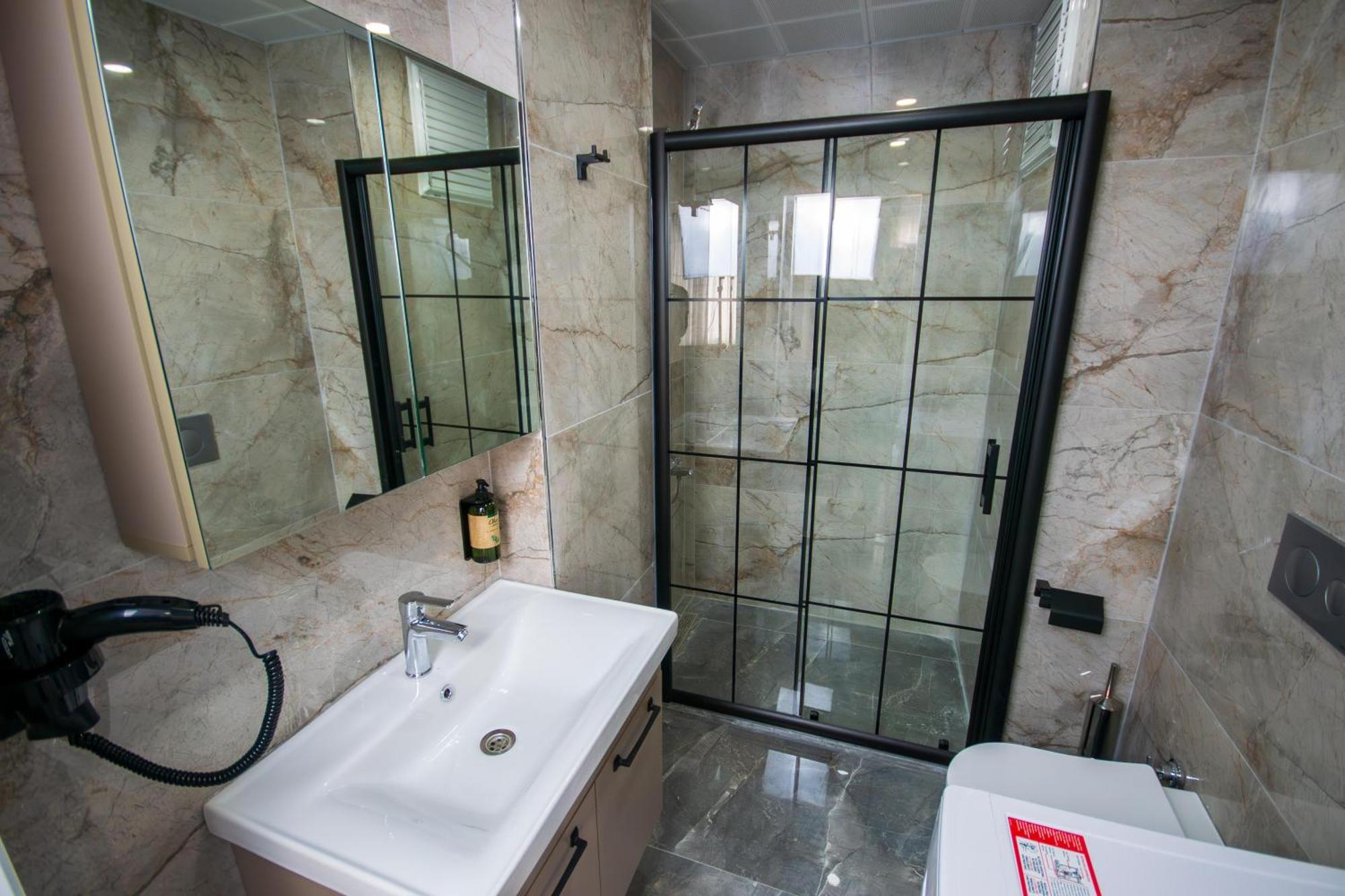 Luxury Life Hotel 3*