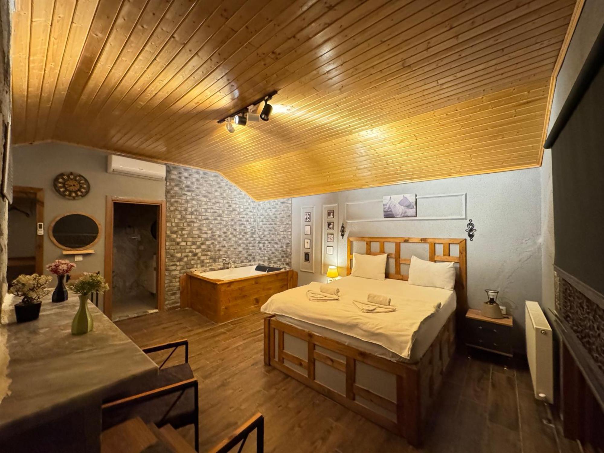 Tas Mahall Luxury Bed & Breakfast