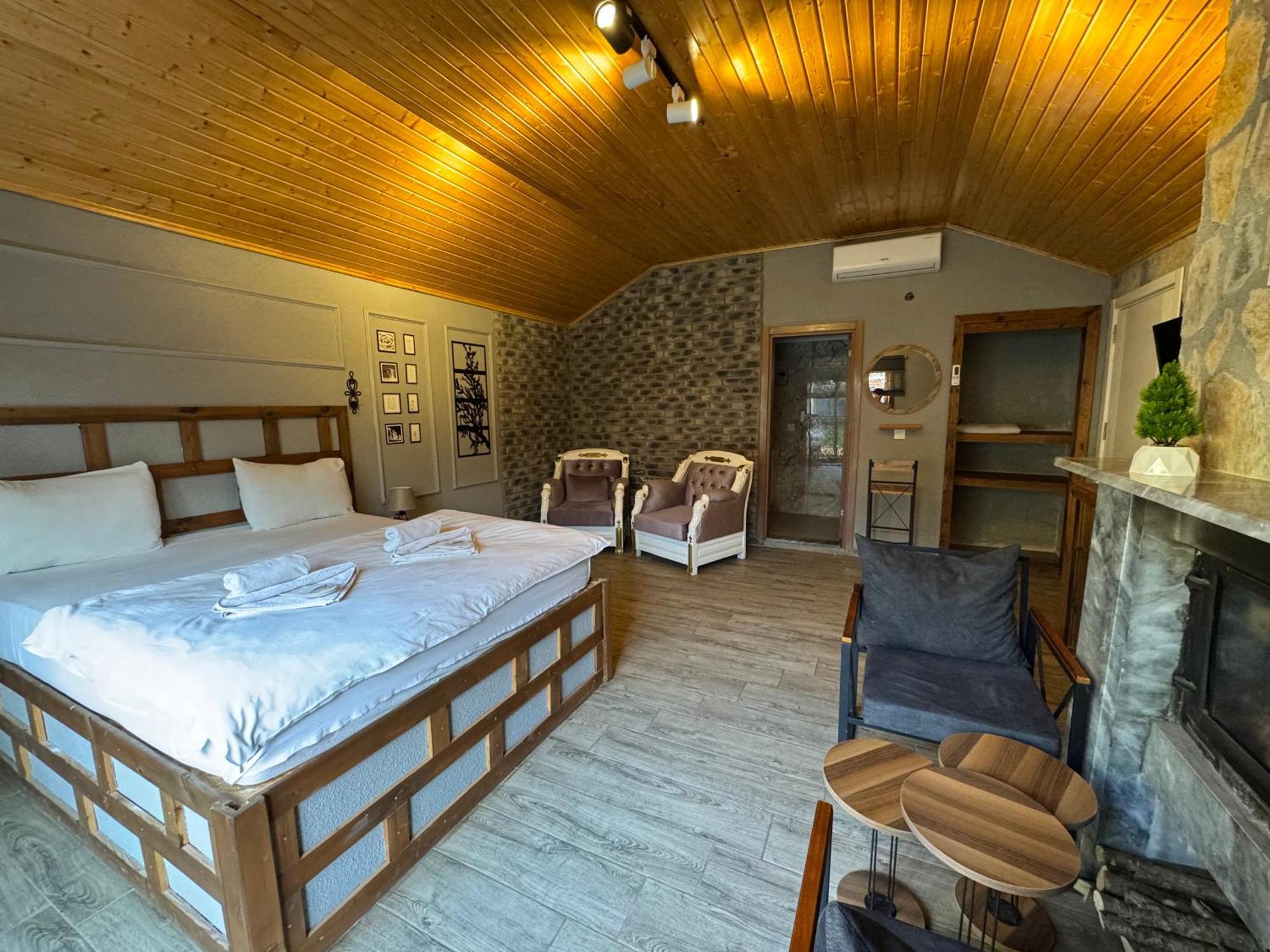 Tas Mahall Luxury Bed & Breakfast 5*