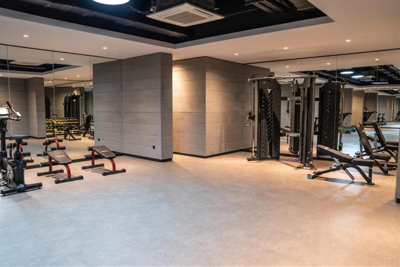 Modern With Views - Location Apartment *