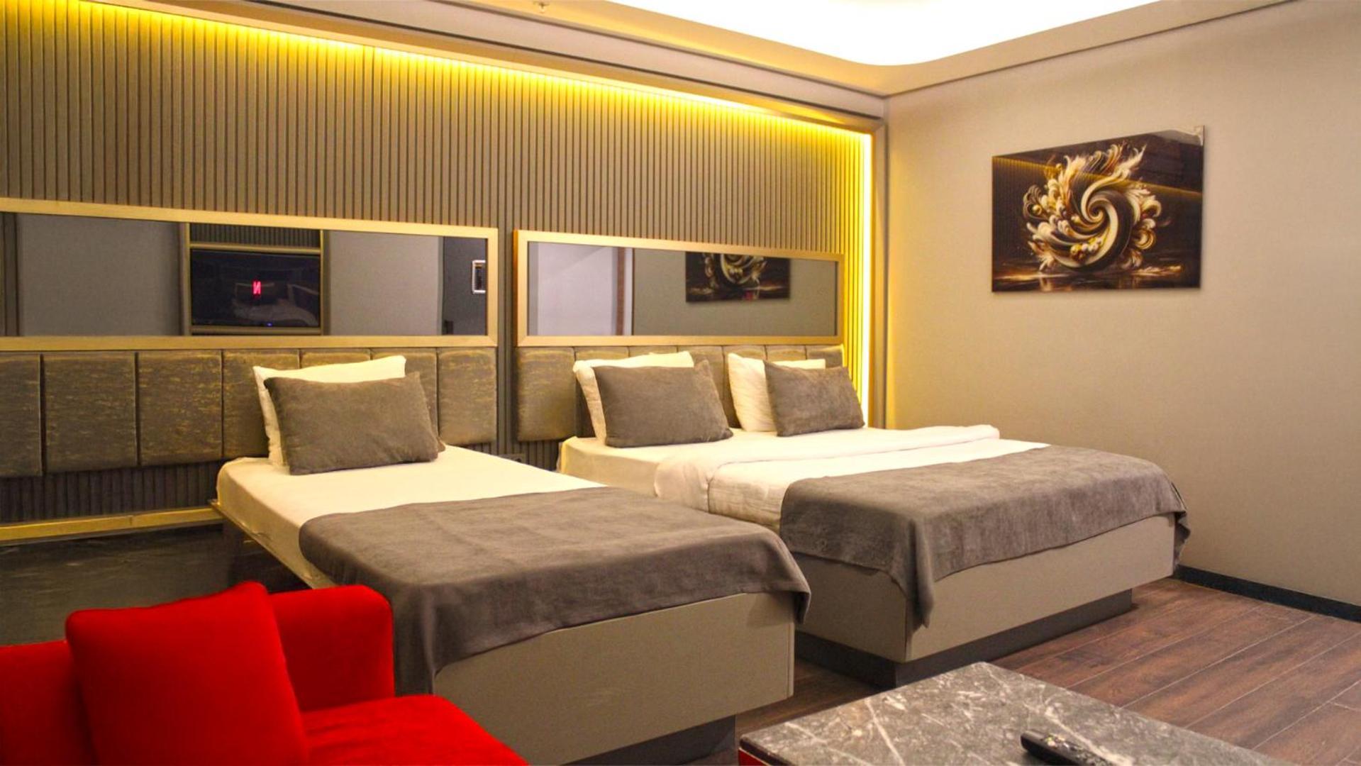 216 Eagle Palace Hotel 3*