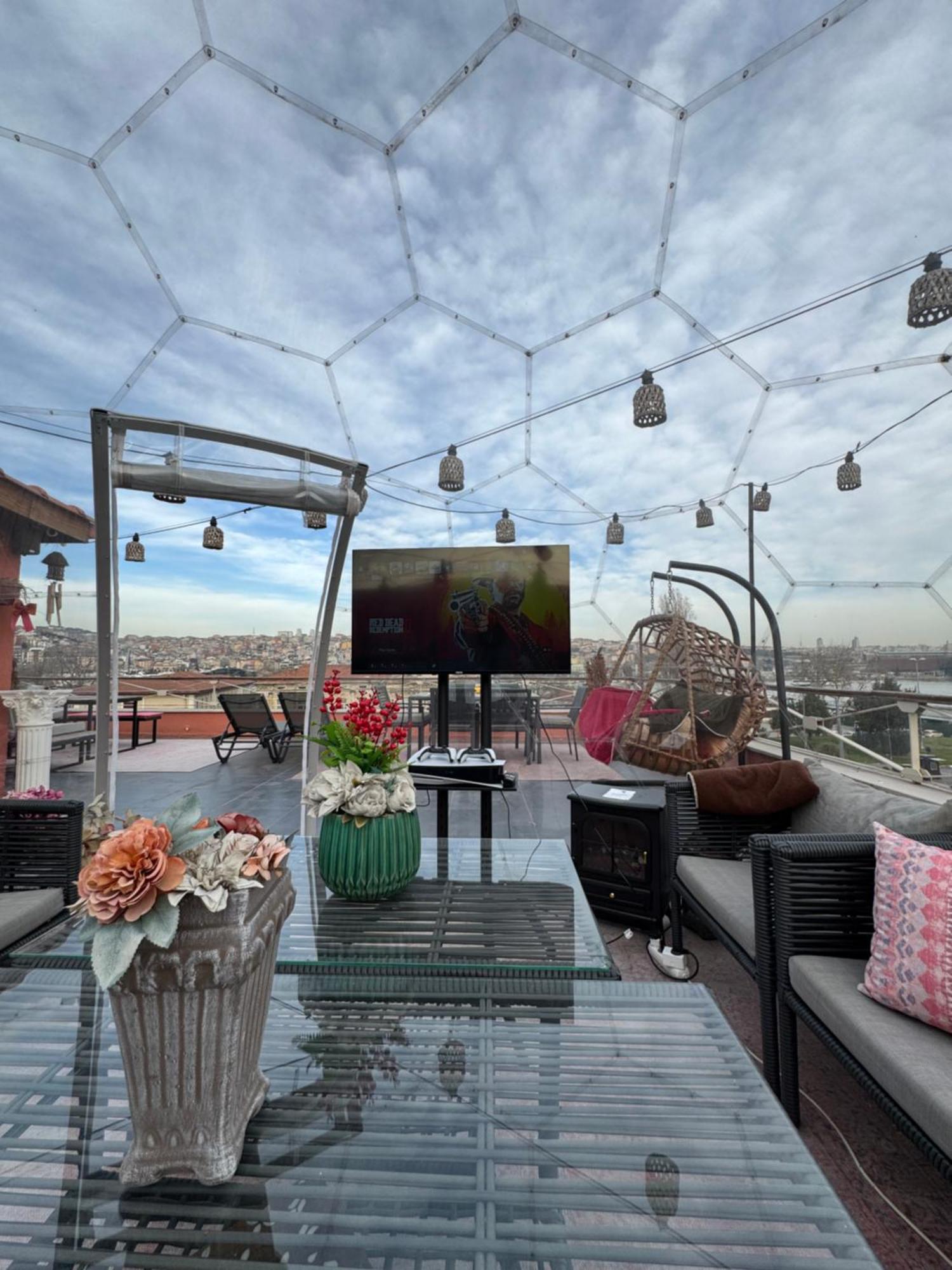 Waterfront By The Tram - Private Terrace With Dome & Golden Horn View In Fatih Tatil Evi