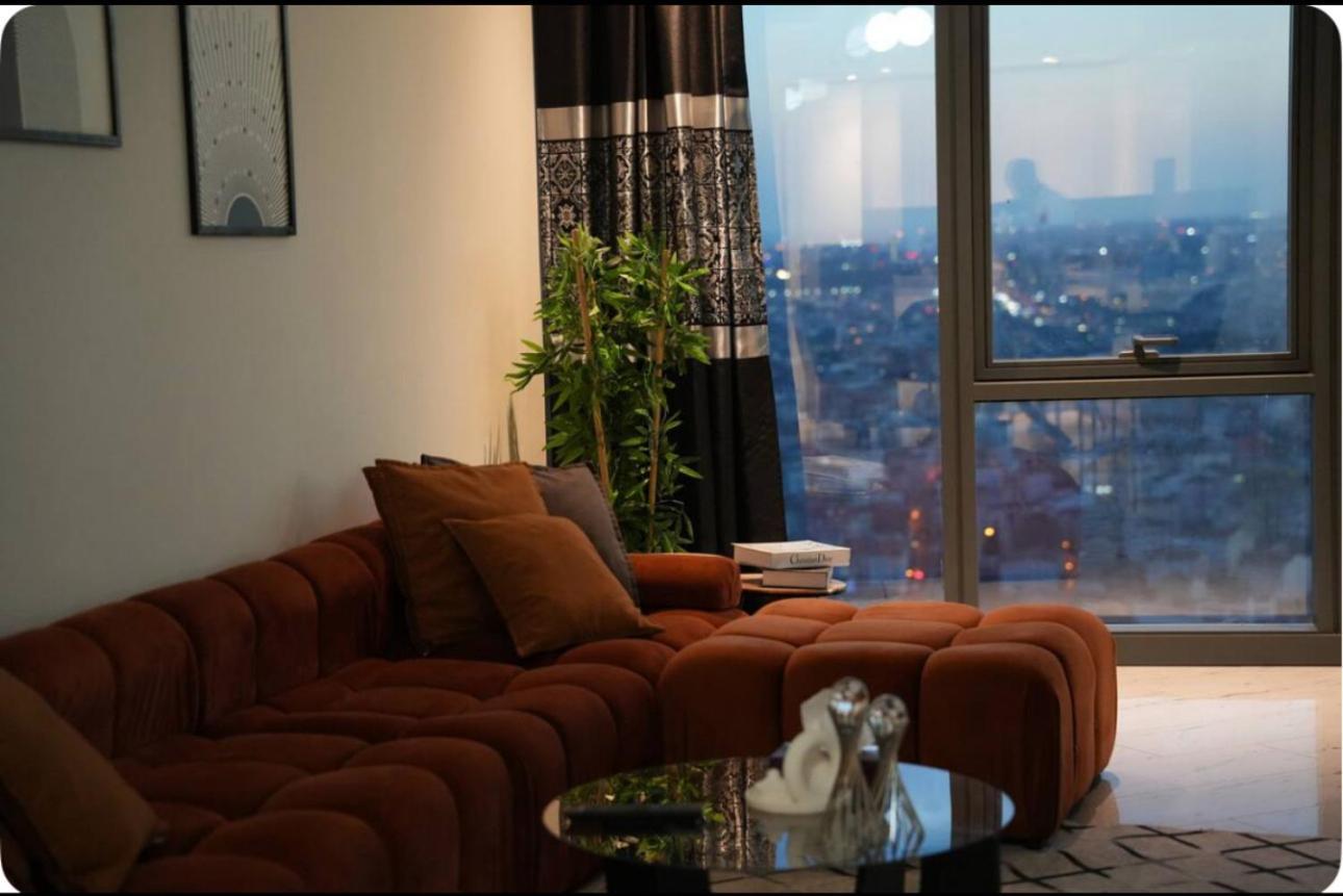 Luxury In The 40 Floor Apartment
