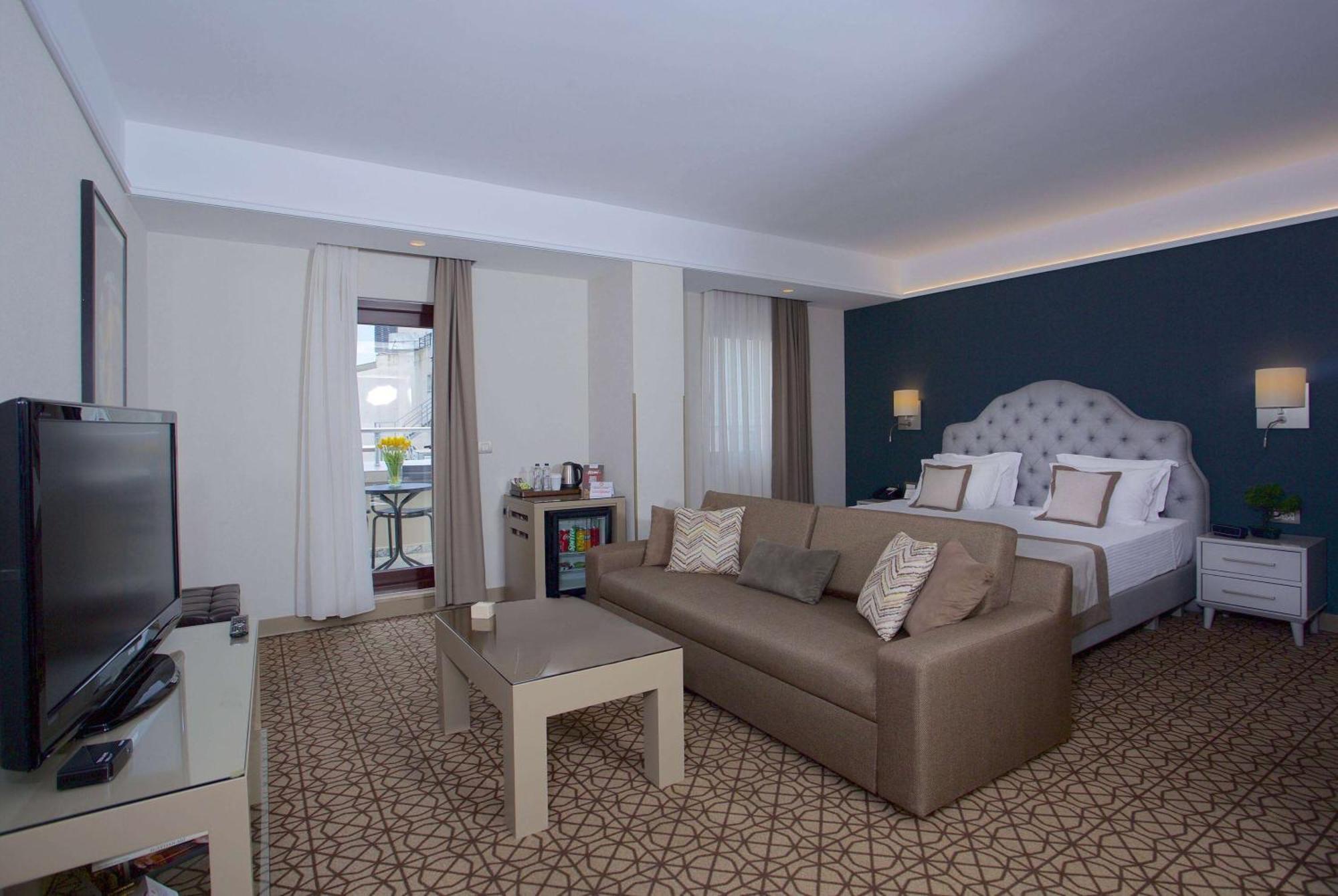Ramada By Wyndham Taksim 4*