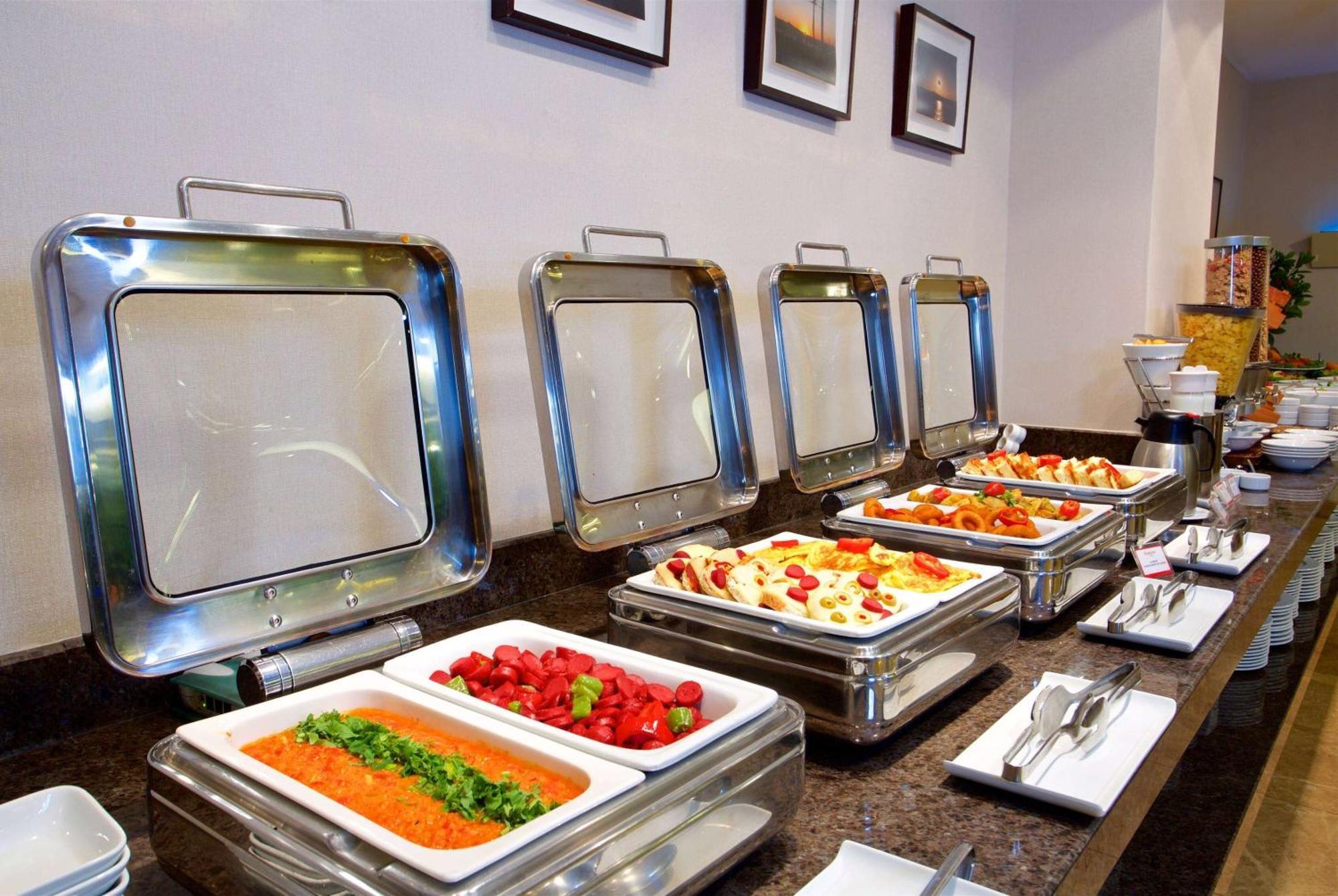 Ramada By Wyndham Taksim 4*