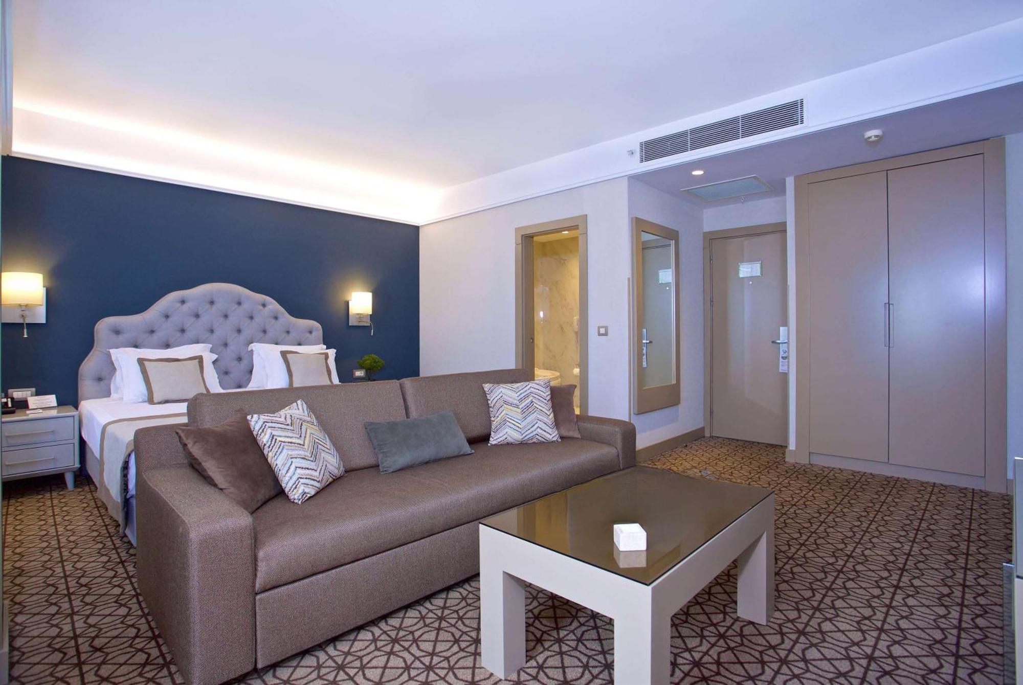 Ramada By Wyndham Taksim 4*