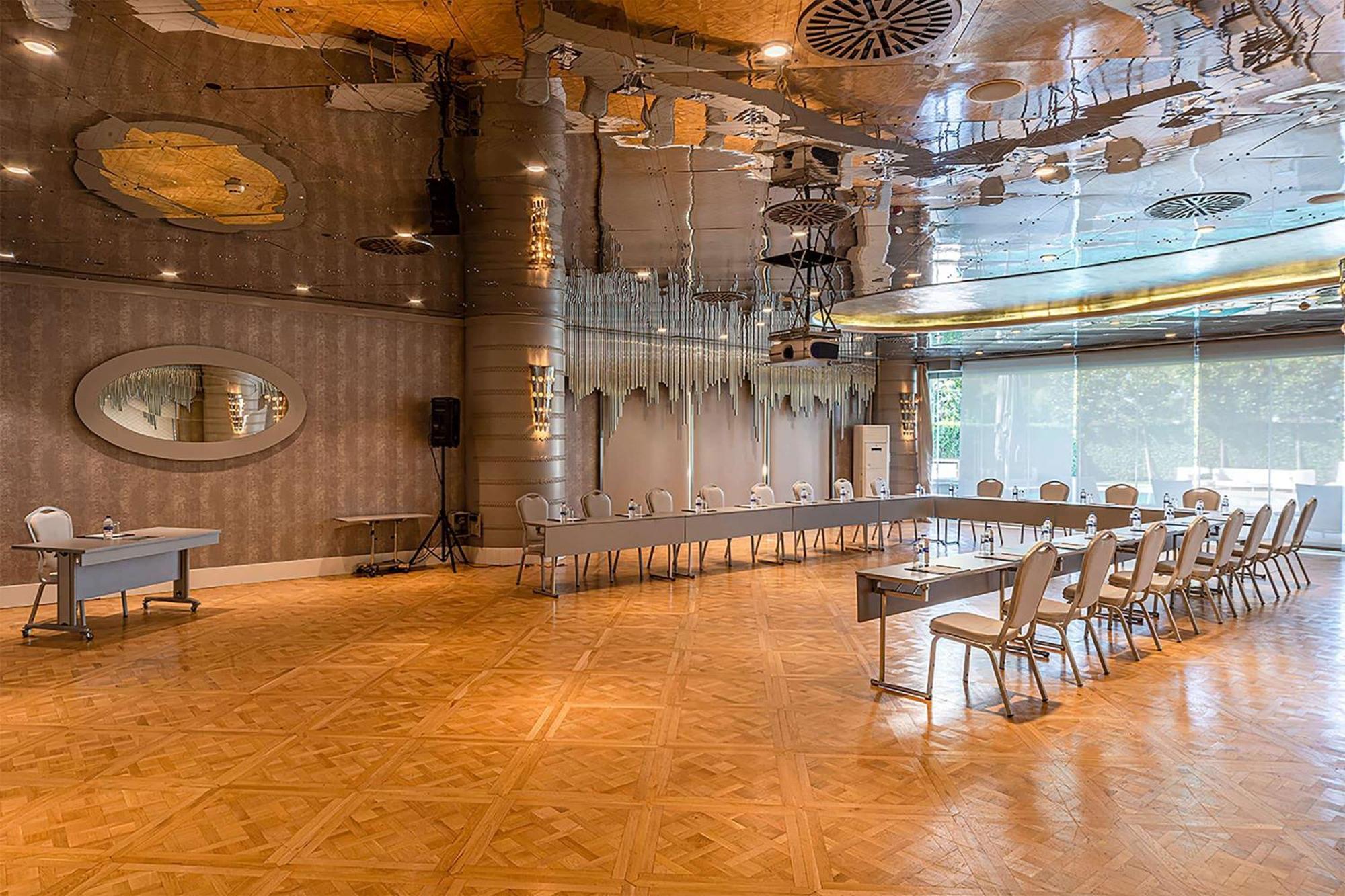 Wyndham Grand Kalamış Marina Otel 5*