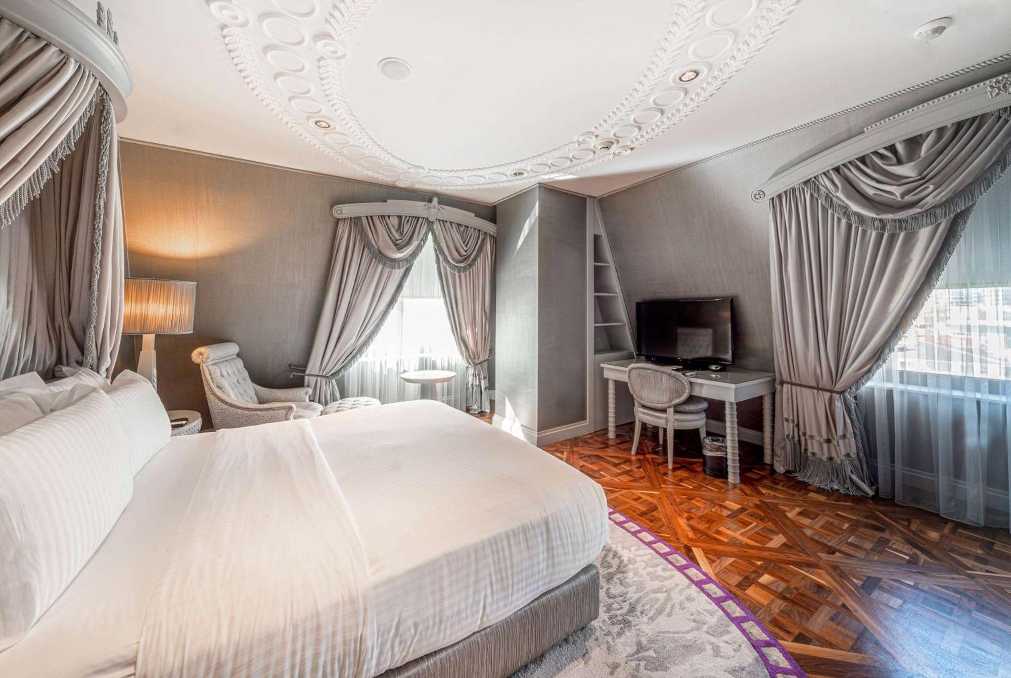 Wyndham Grand Kalamış Marina Otel 5*