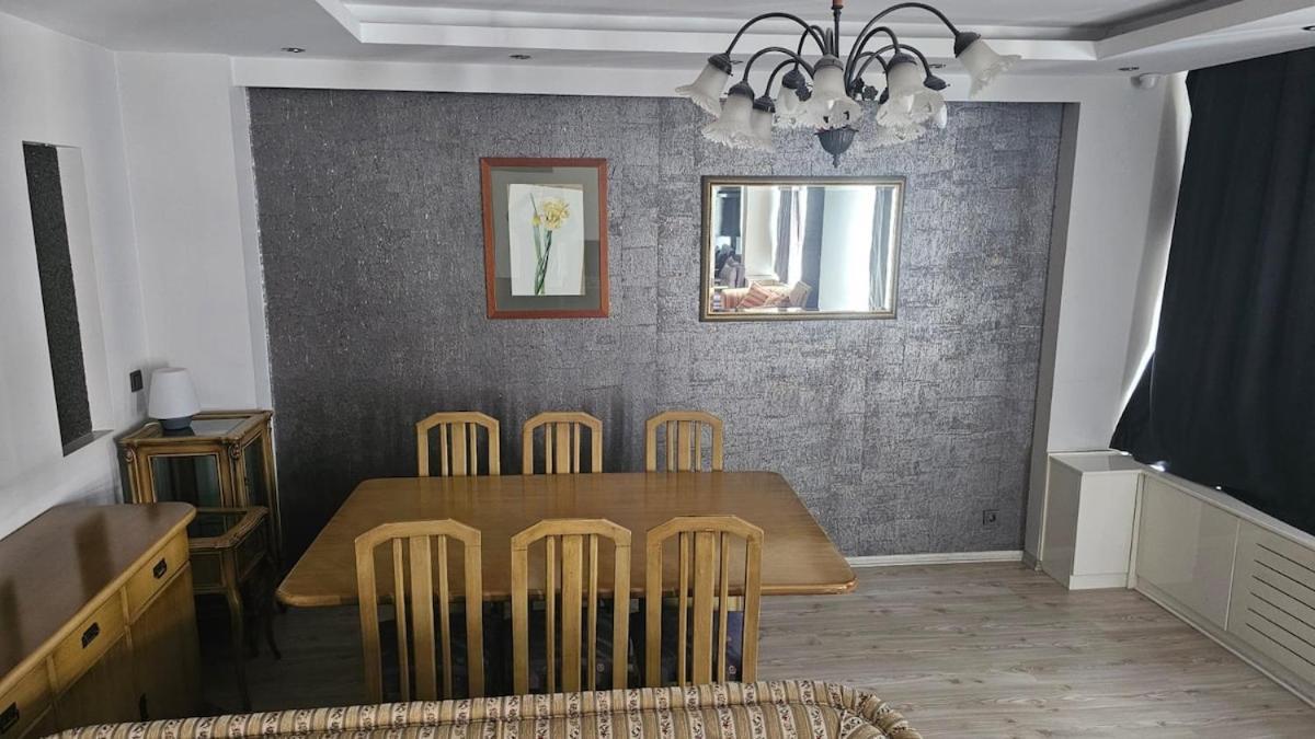 Center Apartment *
