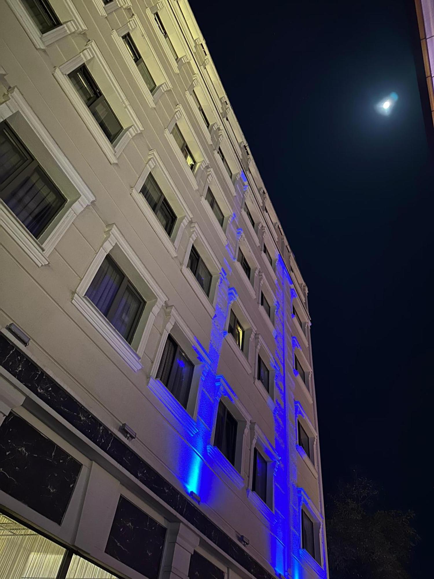 Otel Okur