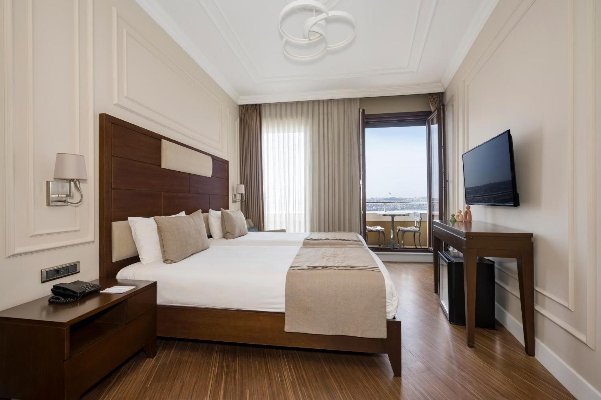 Continental Pera 4*