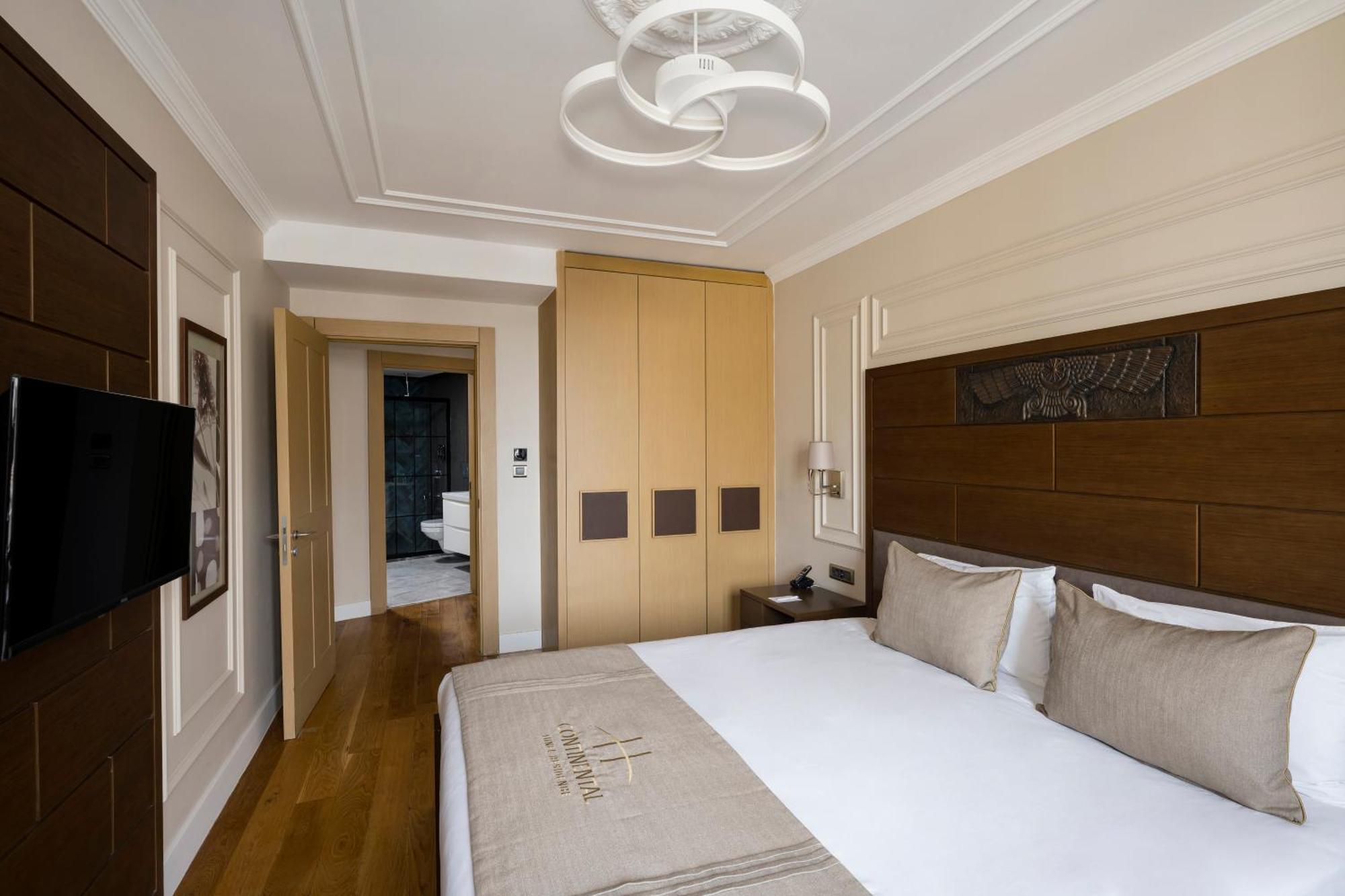 Continental Pera 4*