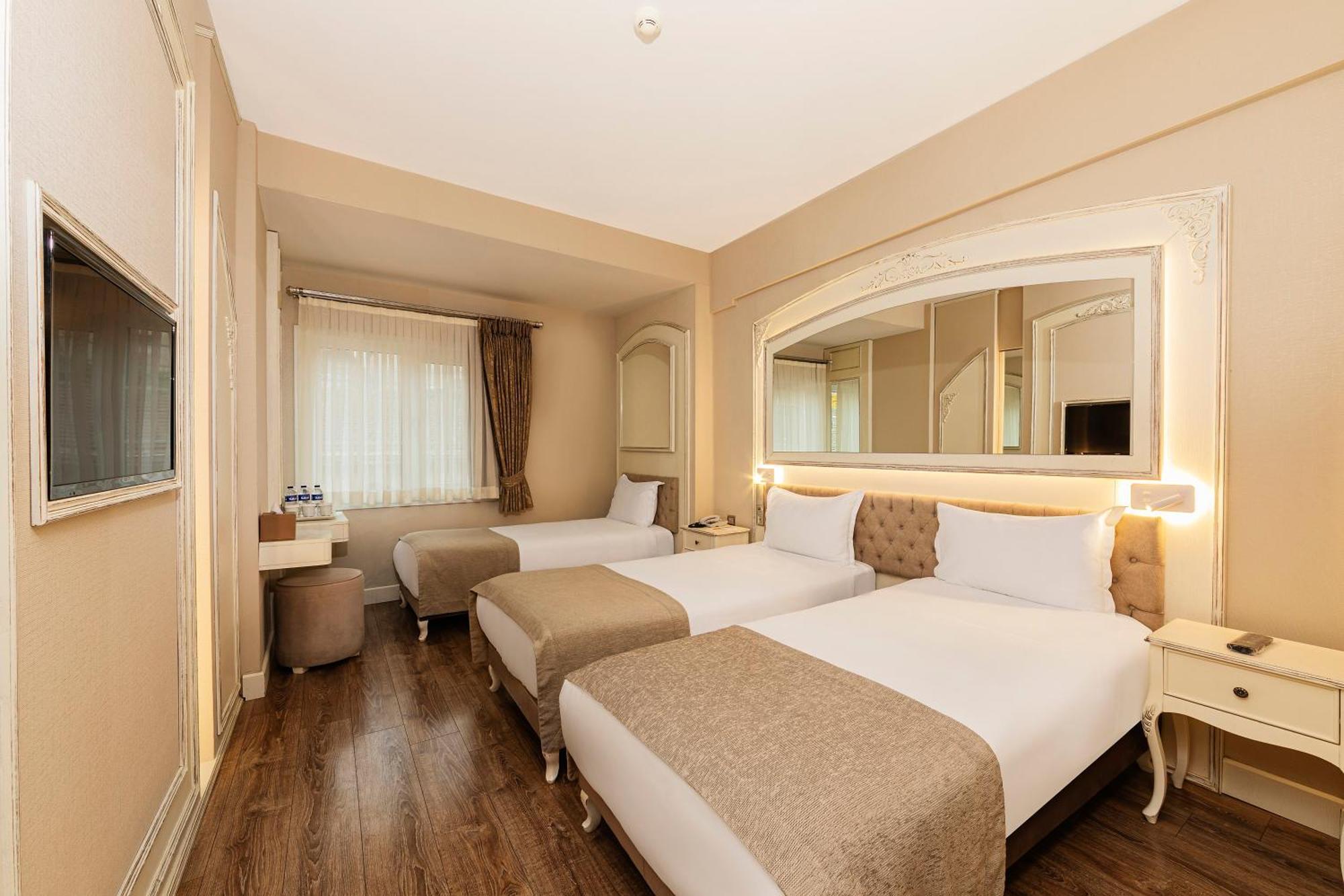 Yasmak Sultan Istanbul
