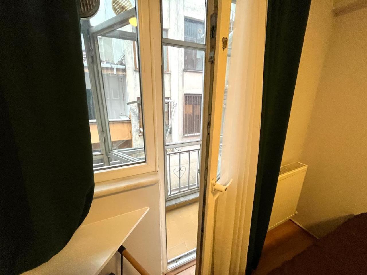 Apartment Fresh With A Balcony In A Digital Nomad House 08 Istanbul