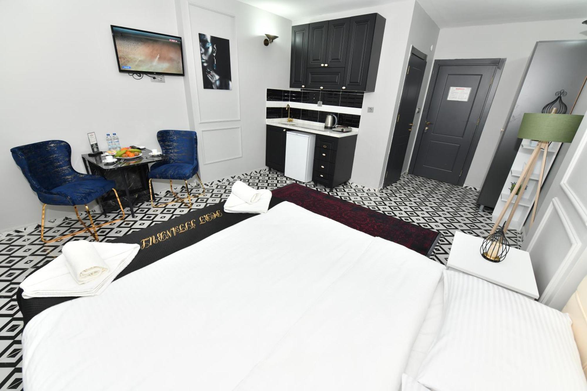 Port Hotel