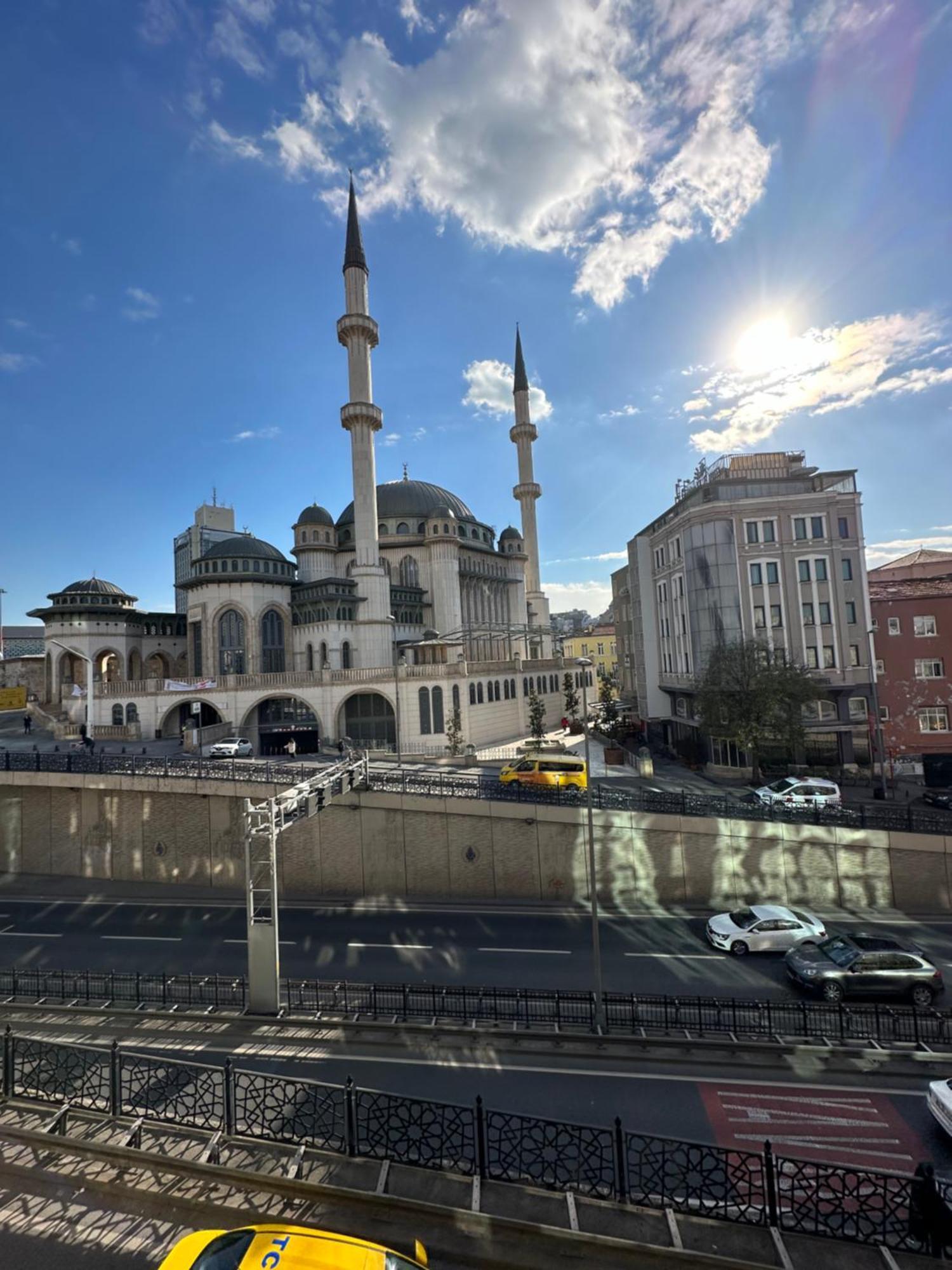 The Square 30 * Istanbul