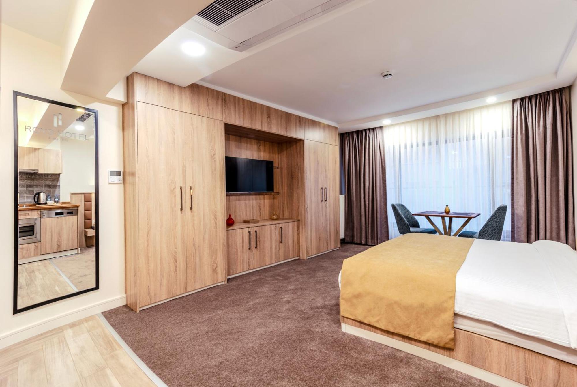 Otel Roys & 4*