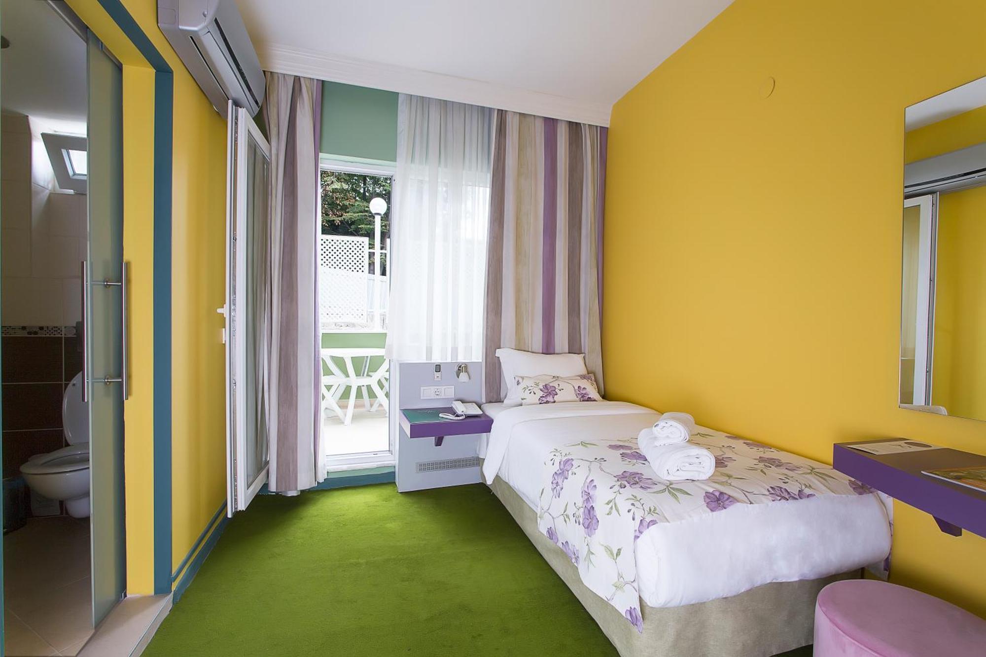 Hotel Mini Harem