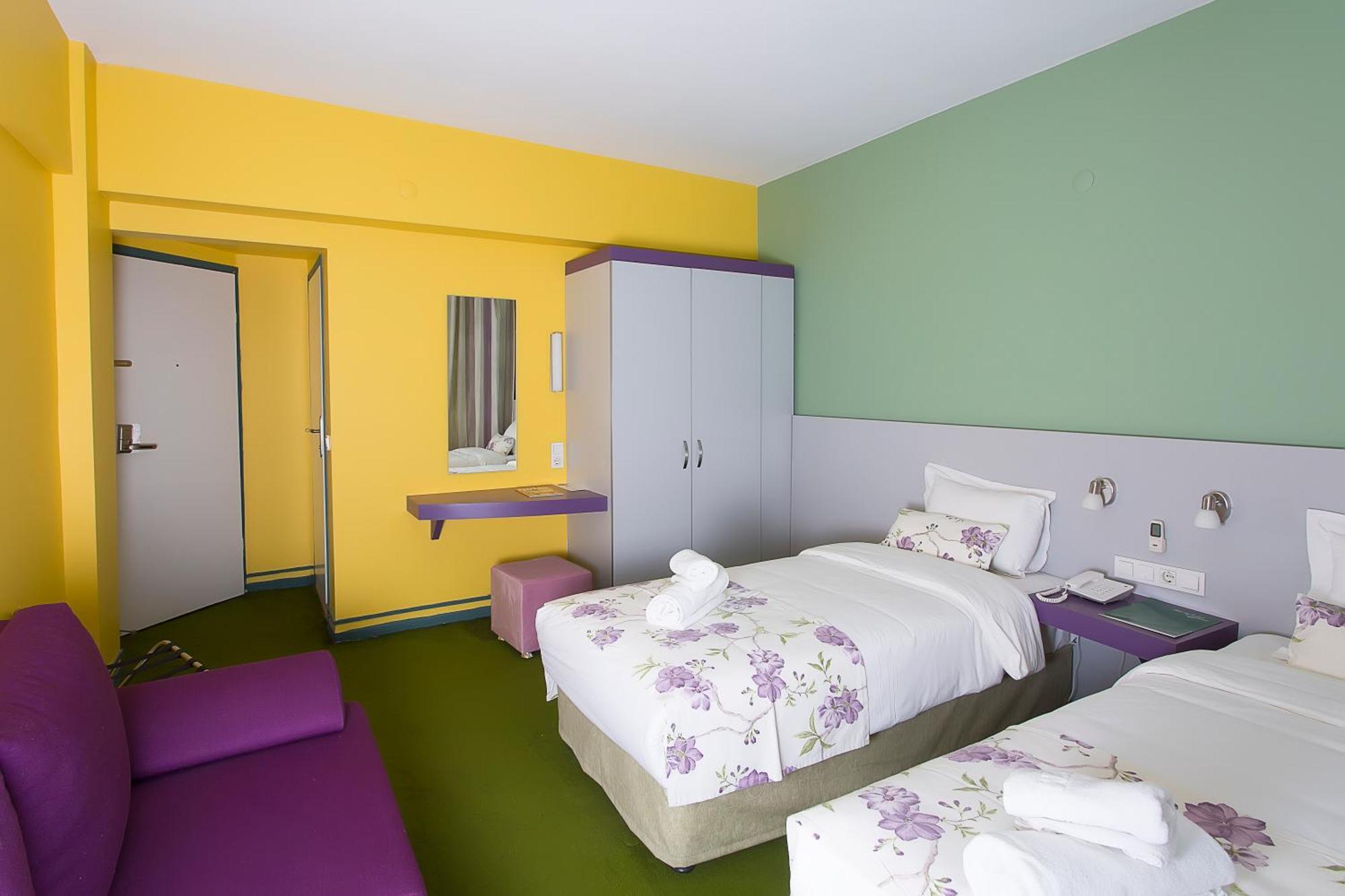 Hotel Mini Harem