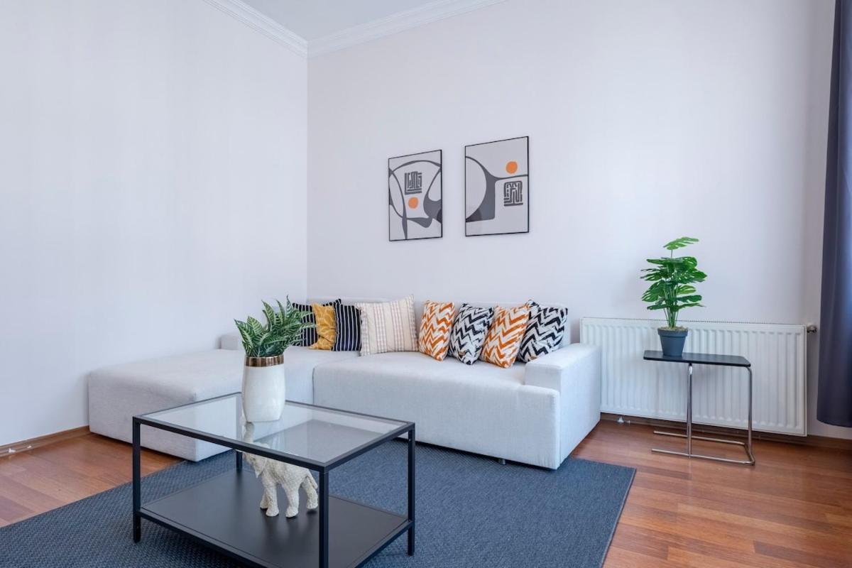 High-ceiling Three-bedroom Istanbul