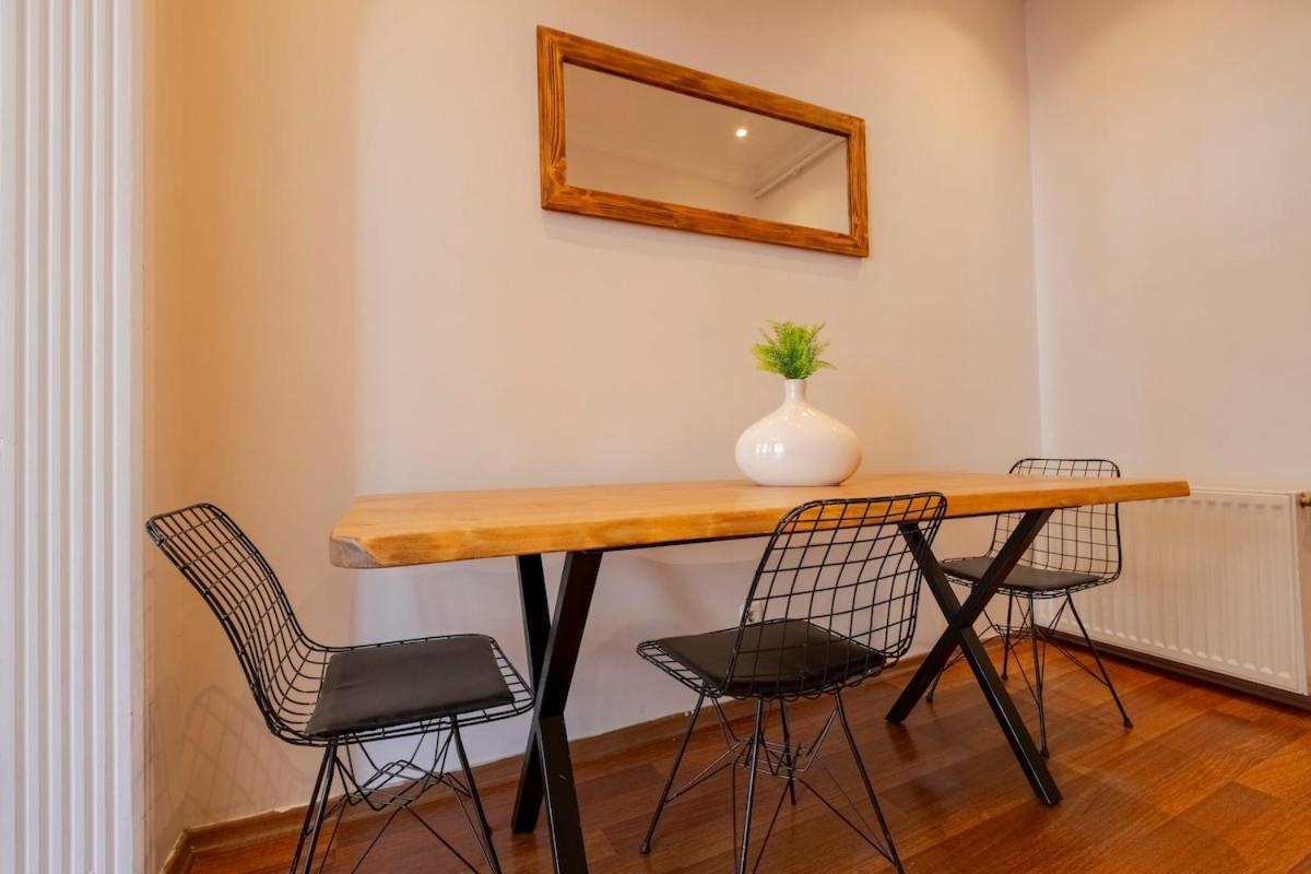 High-ceiling Three-bedroom * Istanbul