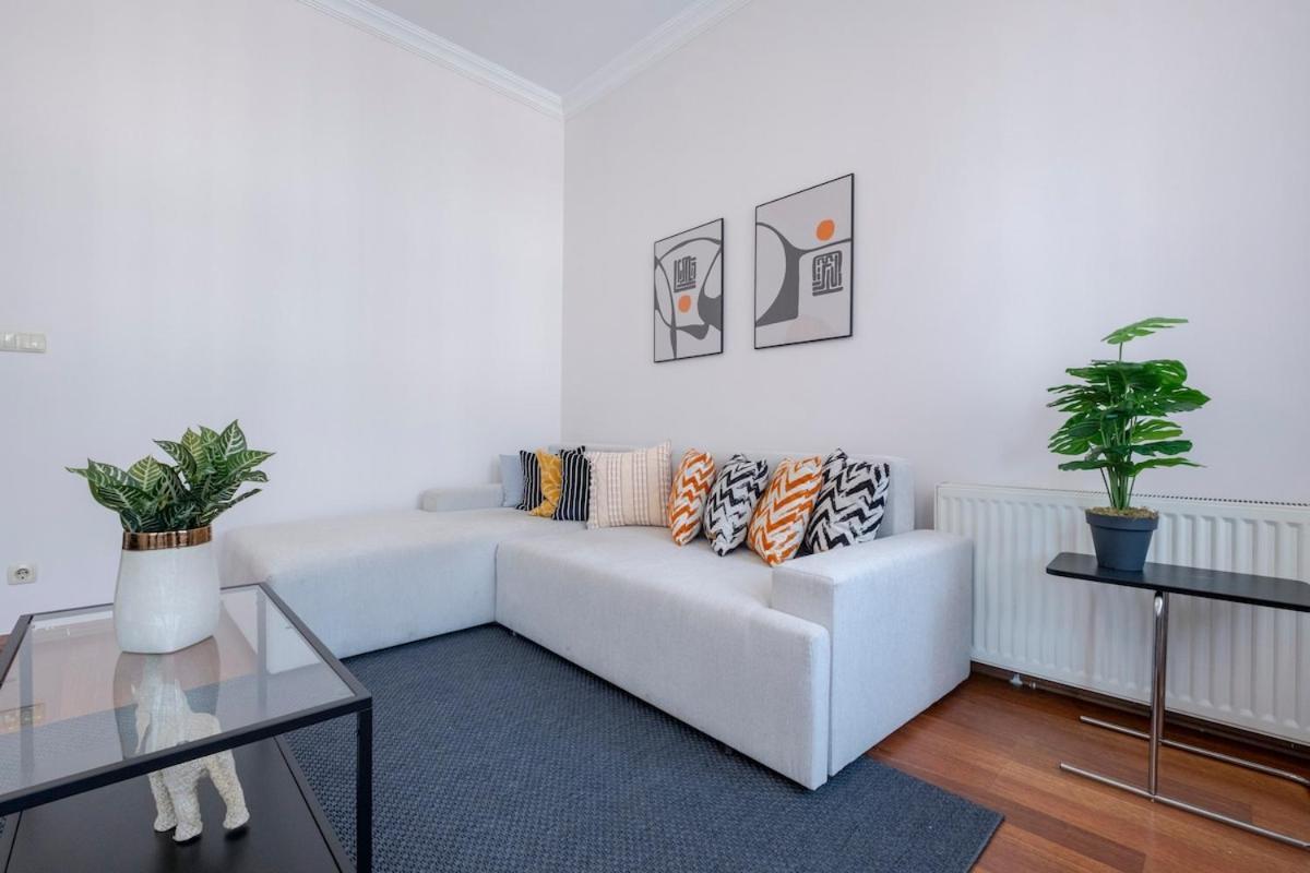 High-ceiling Three-bedroom Apartment