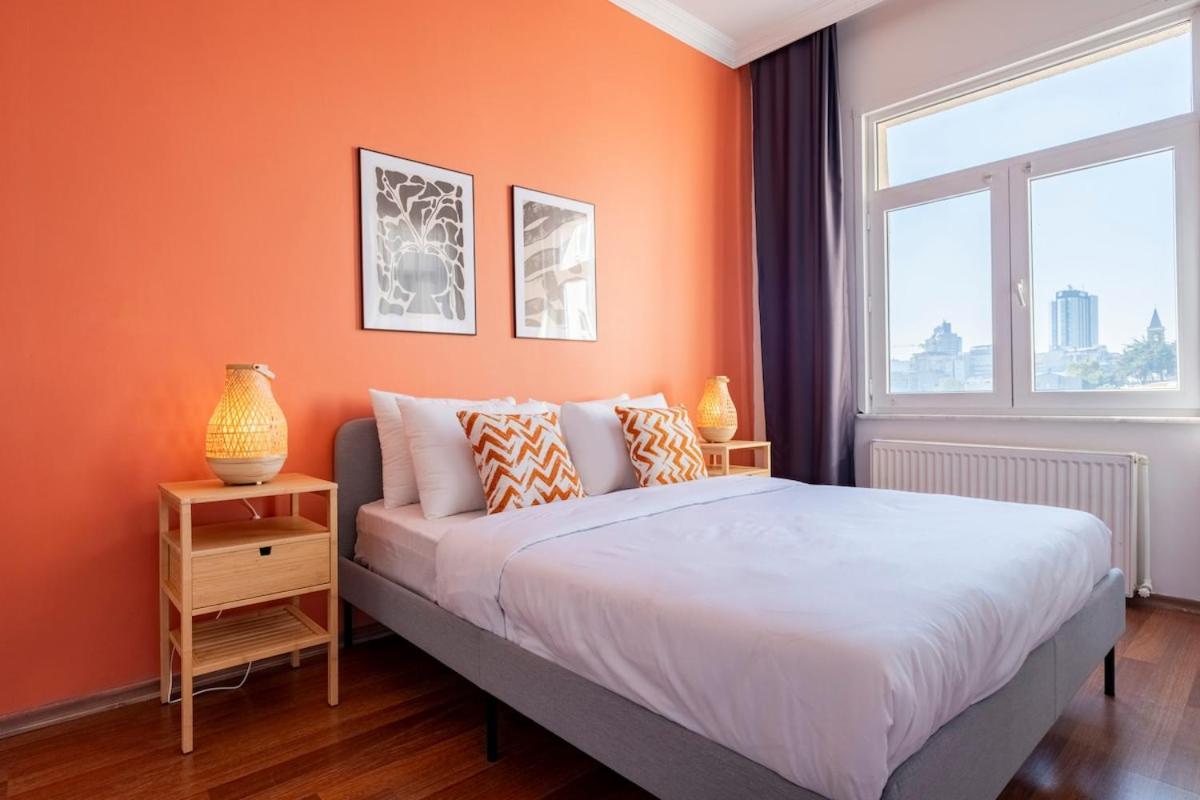 High-ceiling Three-bedroom * Istanbul
