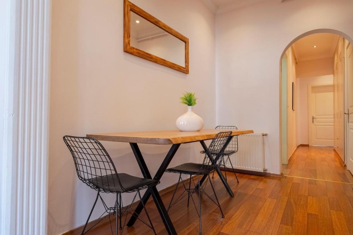 High-ceiling Three-bedroom