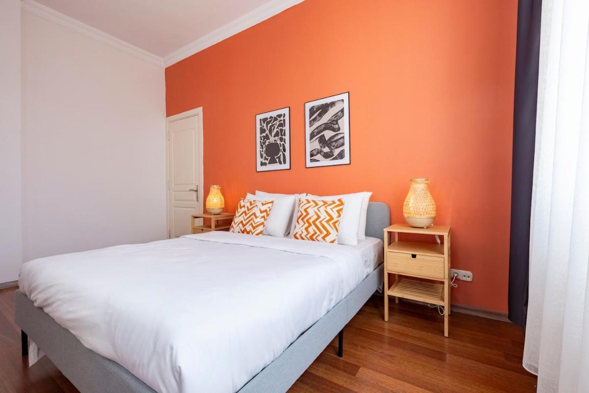 High-ceiling Three-bedroom Apartment Istanbul