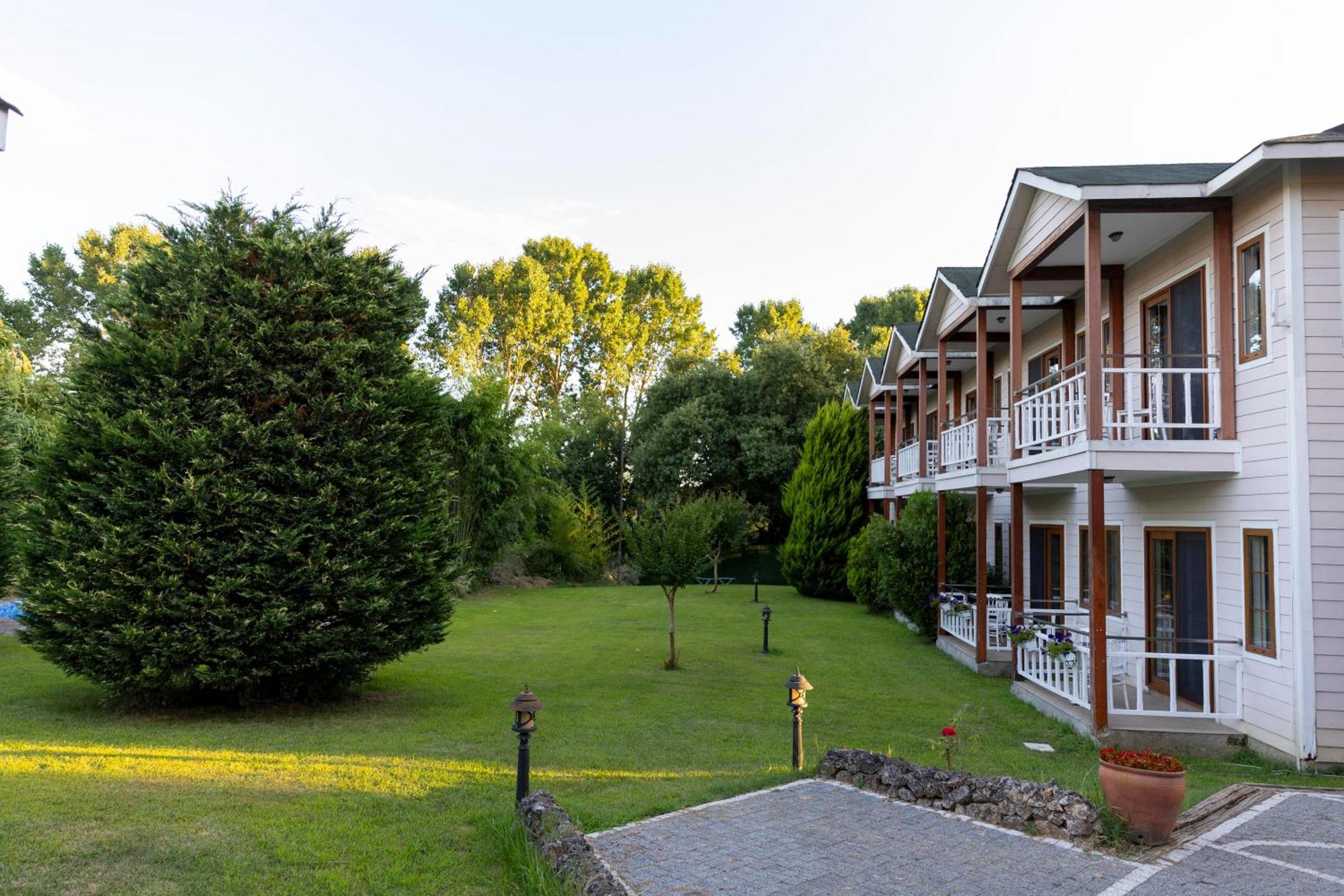 Elite World Village Polonezkoey 4* Istanbul