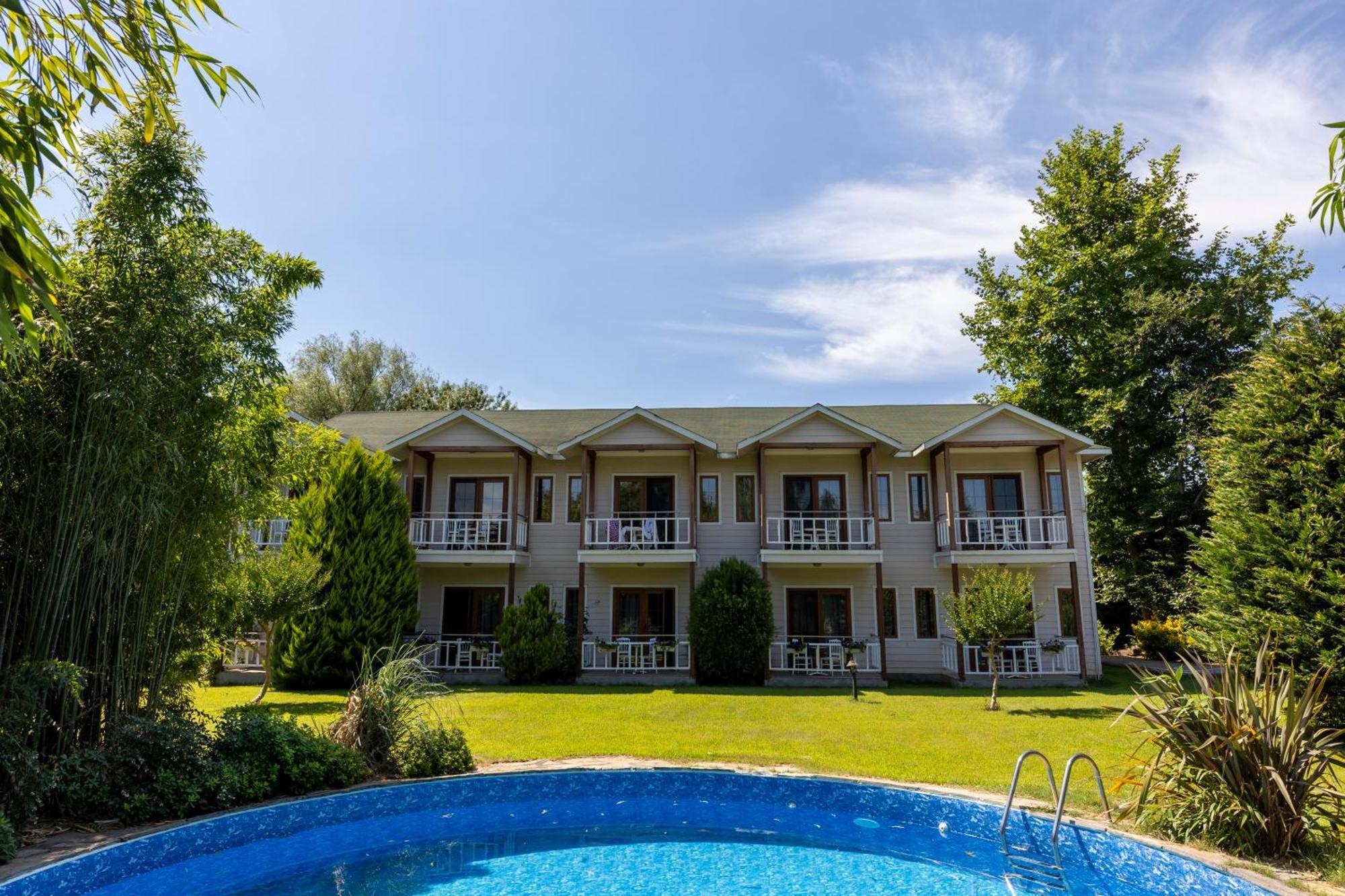 Elite World Village Polonezkoey 4* Istanbul