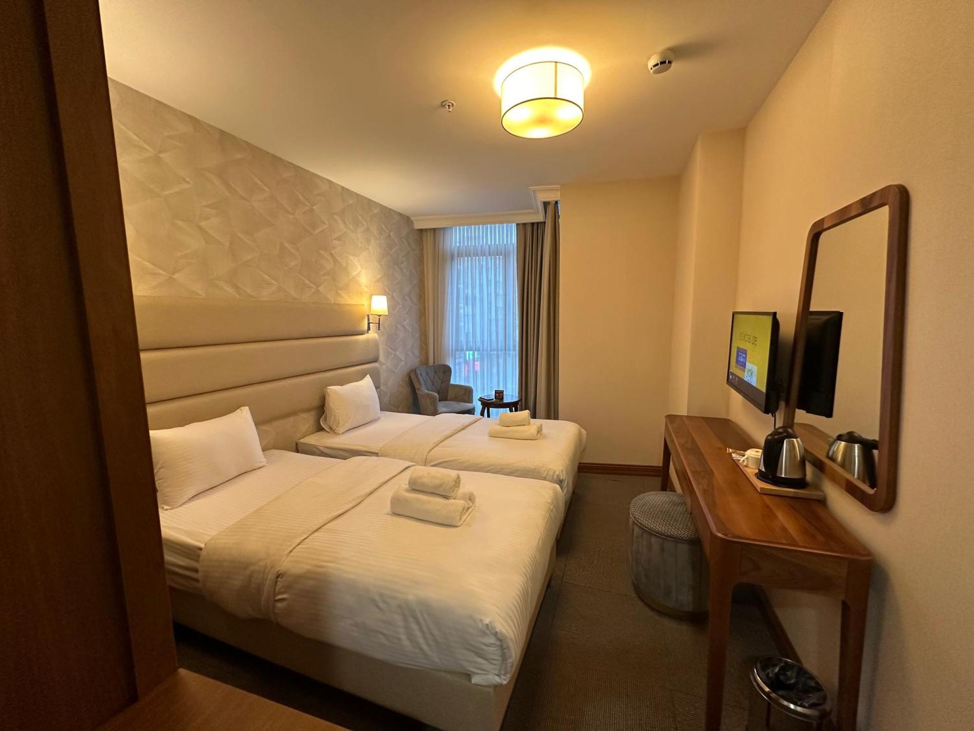 Midpoint Hotel 4*