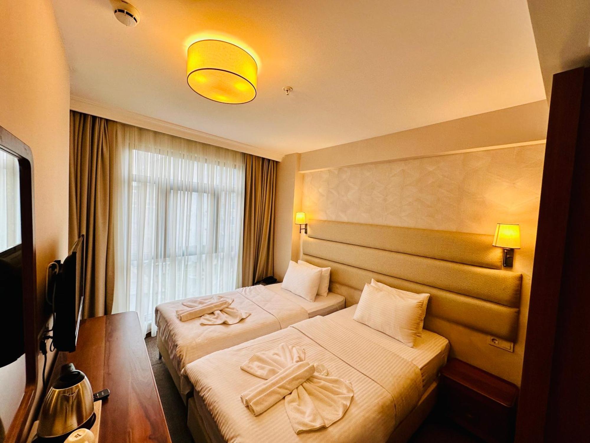 Midpoint Hotel