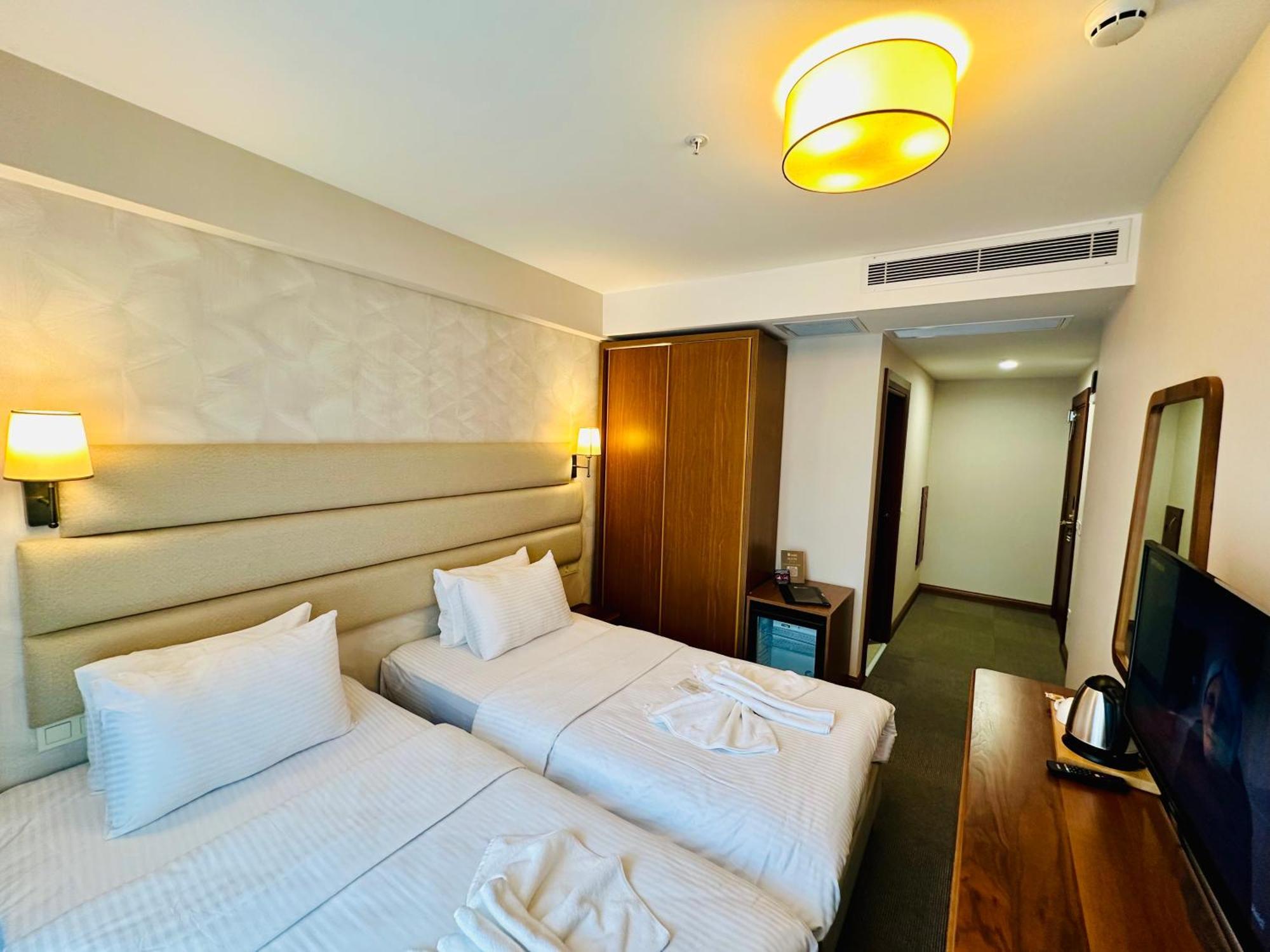 Hotel Midpoint 4*