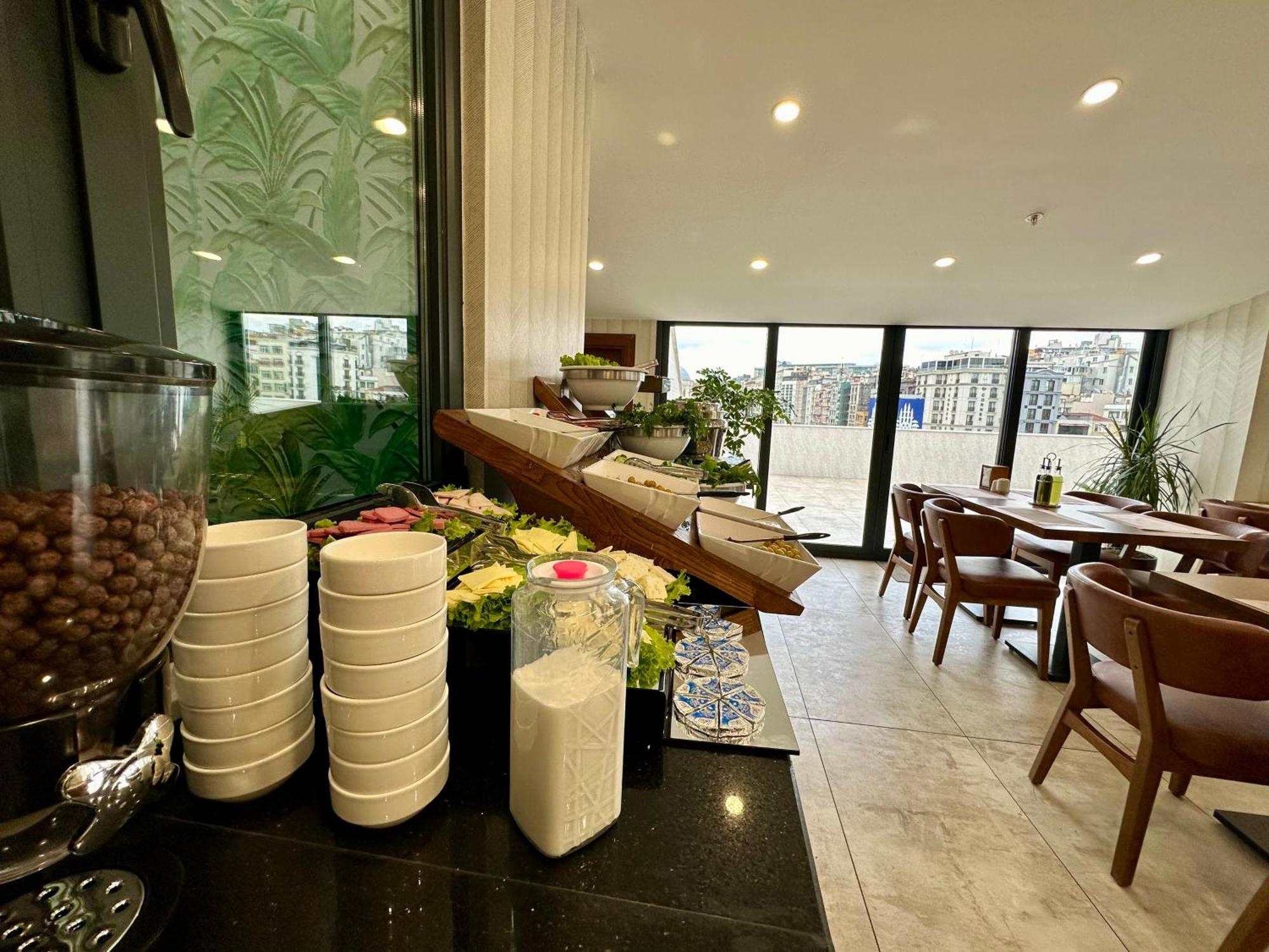 Midpoint Hotel 4*