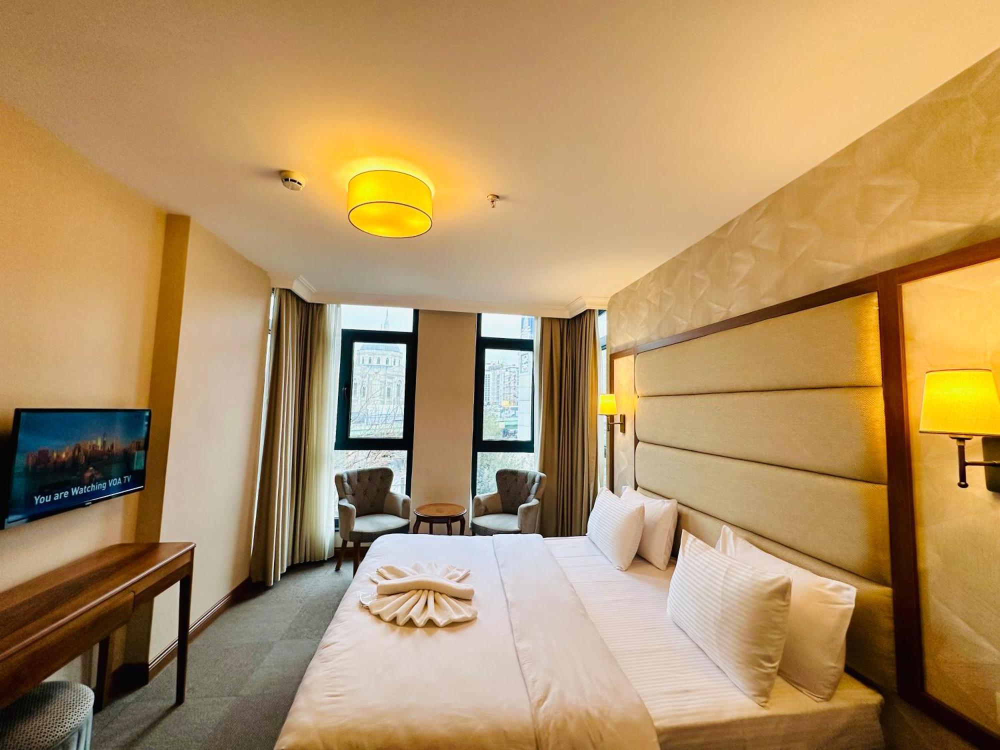 Hotel Midpoint 4*