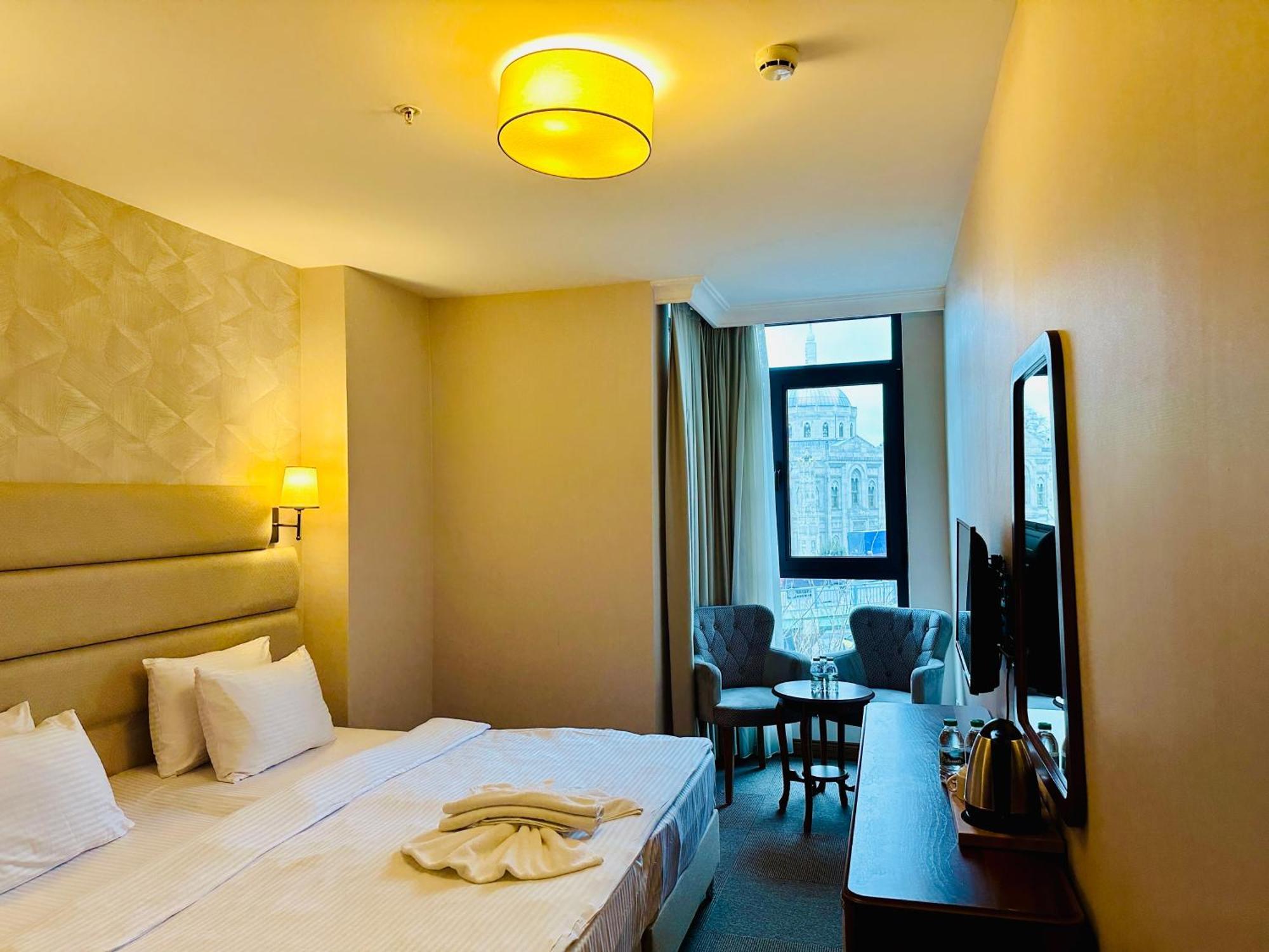 Hotel Midpoint 4*