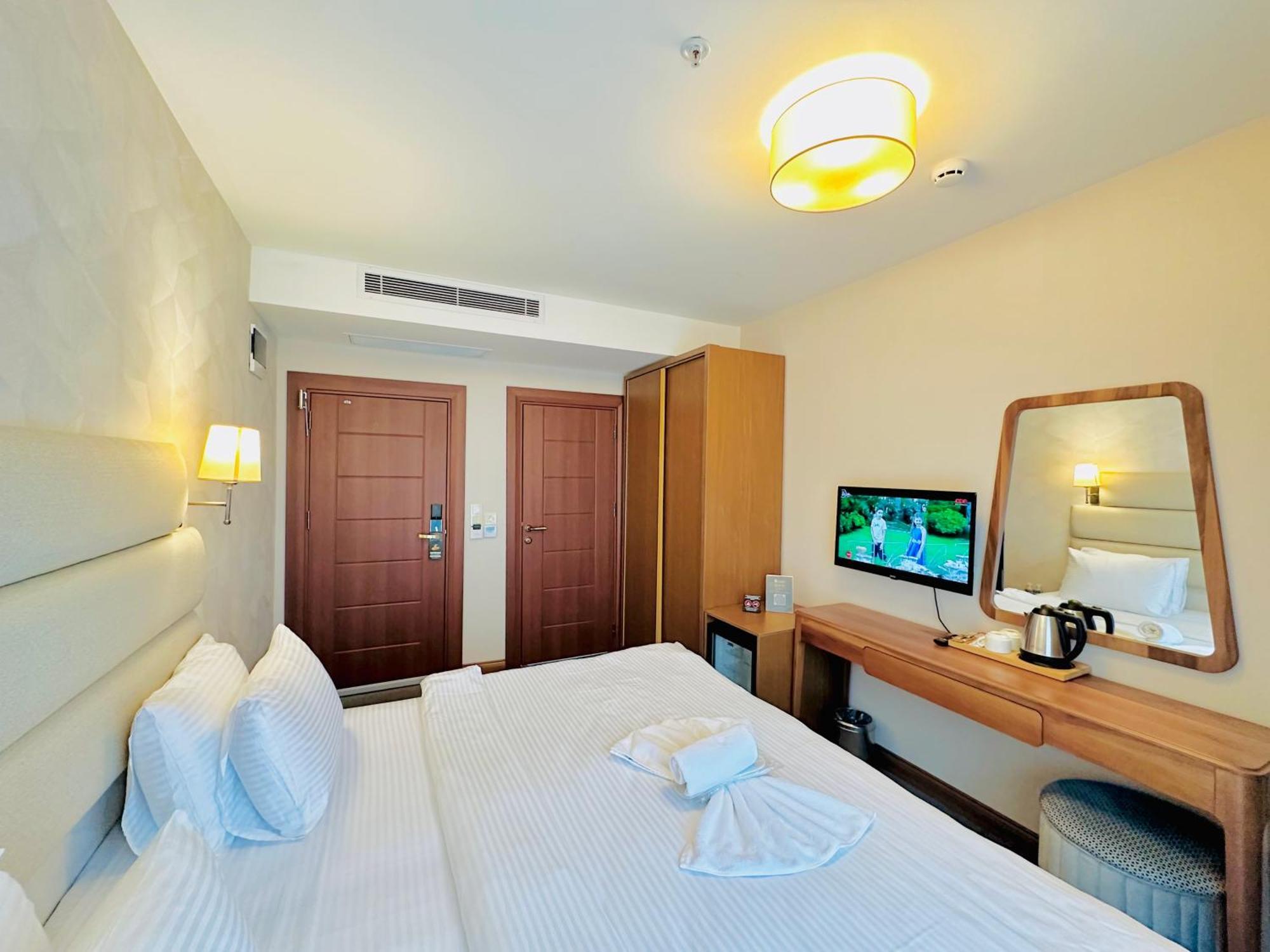 Midpoint Hotel