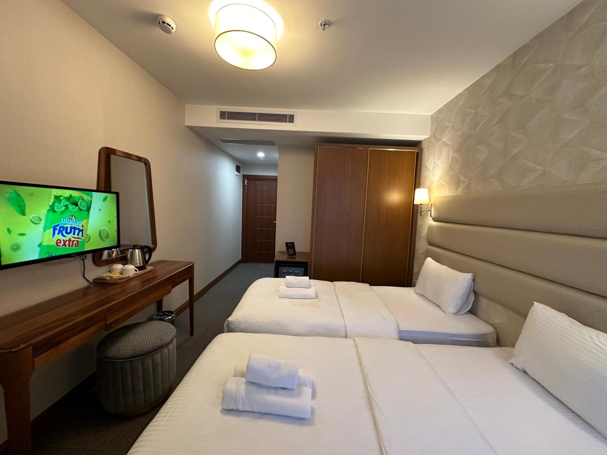Hotel Midpoint 4*