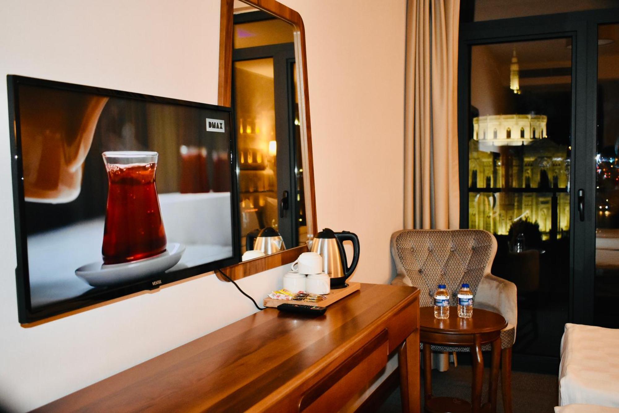 Midpoint Hotel