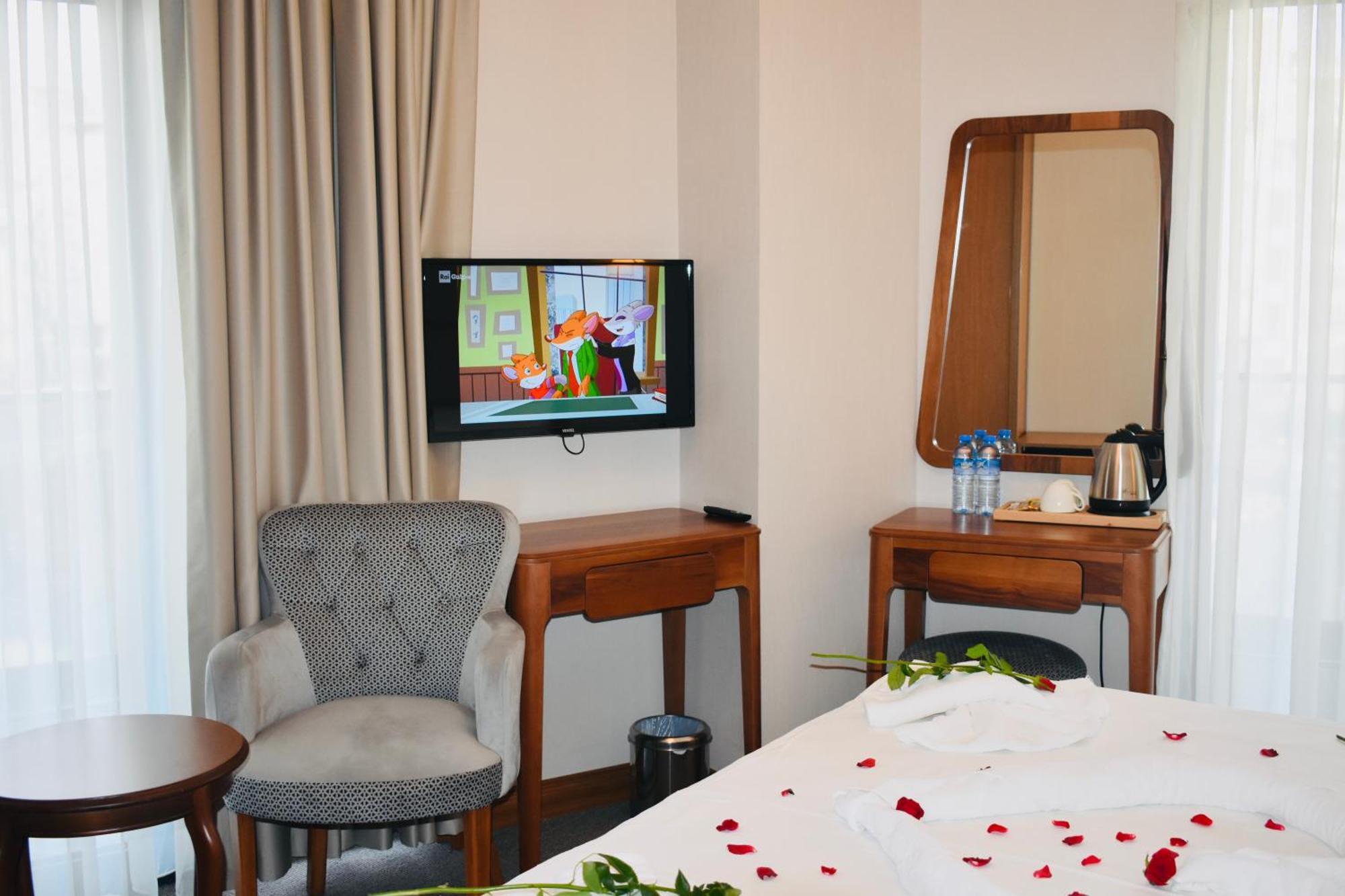 Midpoint Hotel